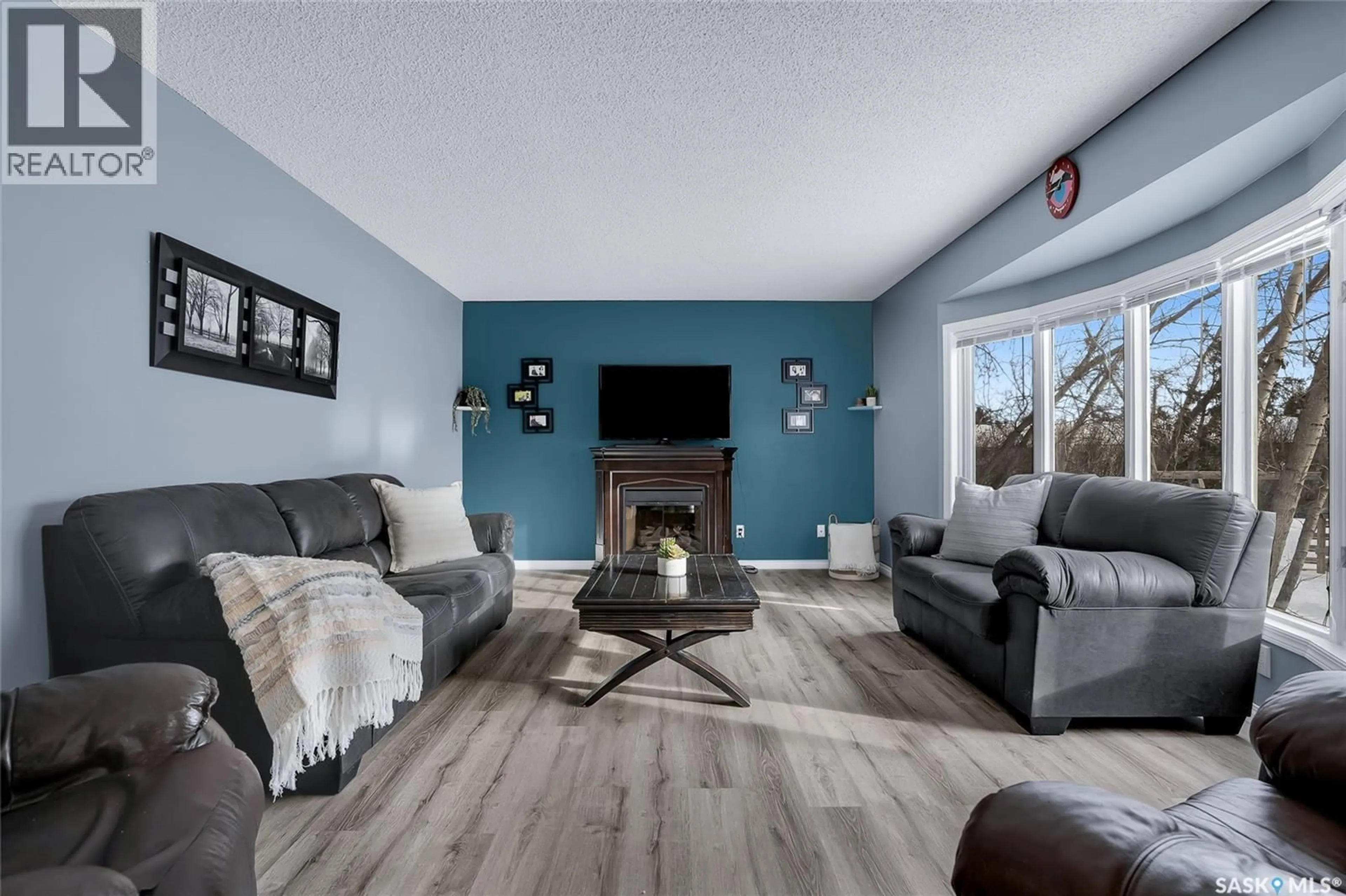 Living room with furniture, wood/laminate floor for PHILLIPS ACREAGE, Rosthern Rm No. 403 Saskatchewan S0K1X0