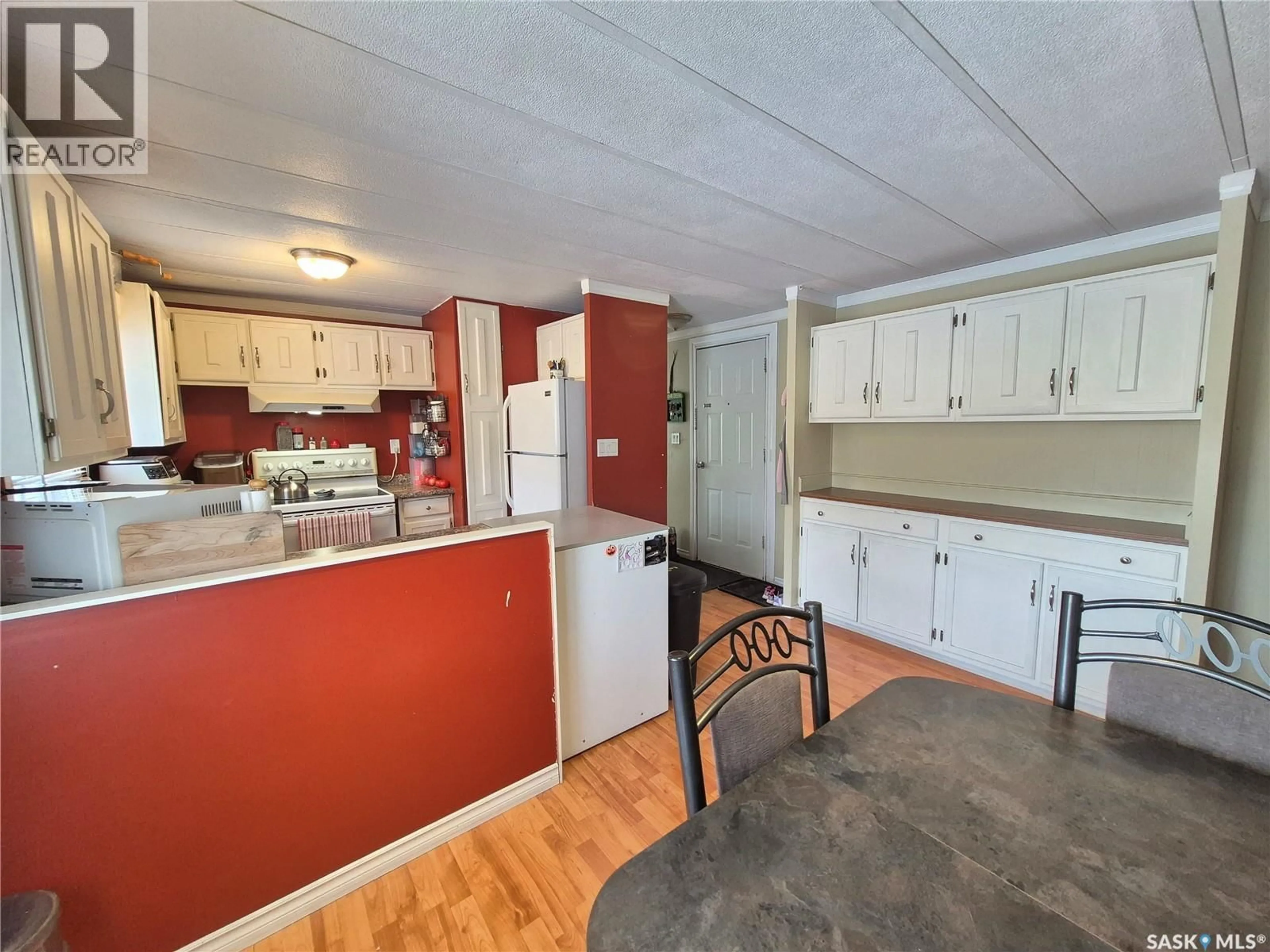 Standard kitchen, unknown for 129 17TH STREET, Weyburn Saskatchewan S4H2N3