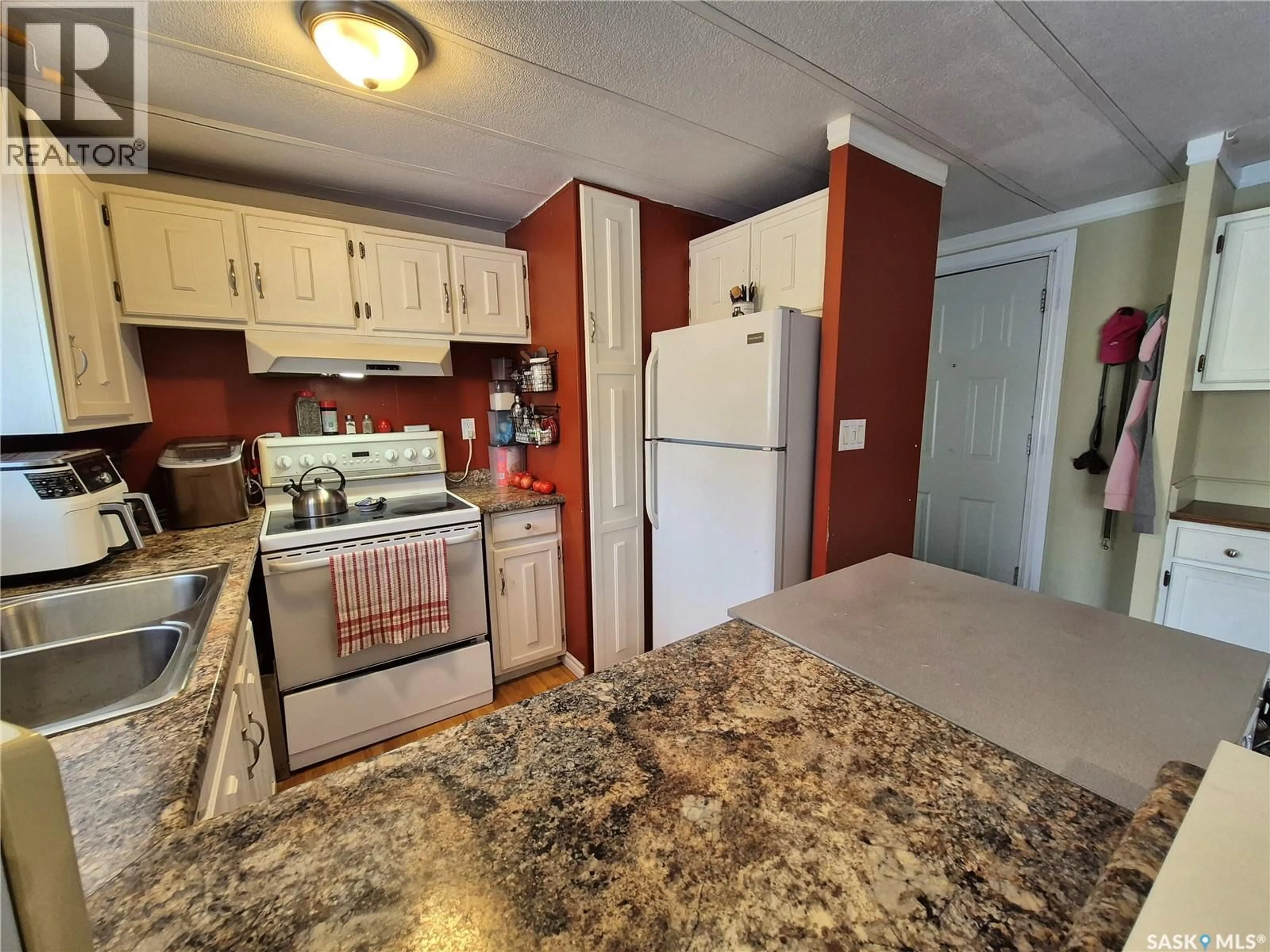 Standard kitchen, unknown for 129 17TH STREET, Weyburn Saskatchewan S4H2N3