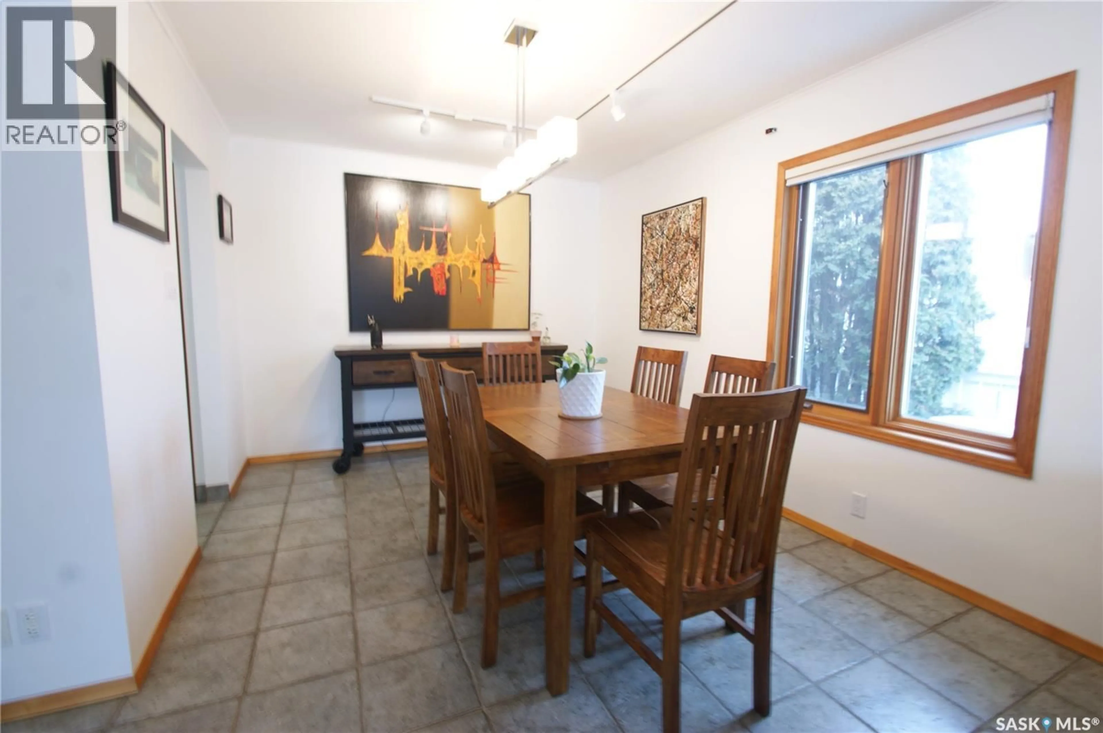 Dining room, ceramic/tile floor for 47 LINDSAY DRIVE, Saskatoon Saskatchewan S7H3E2