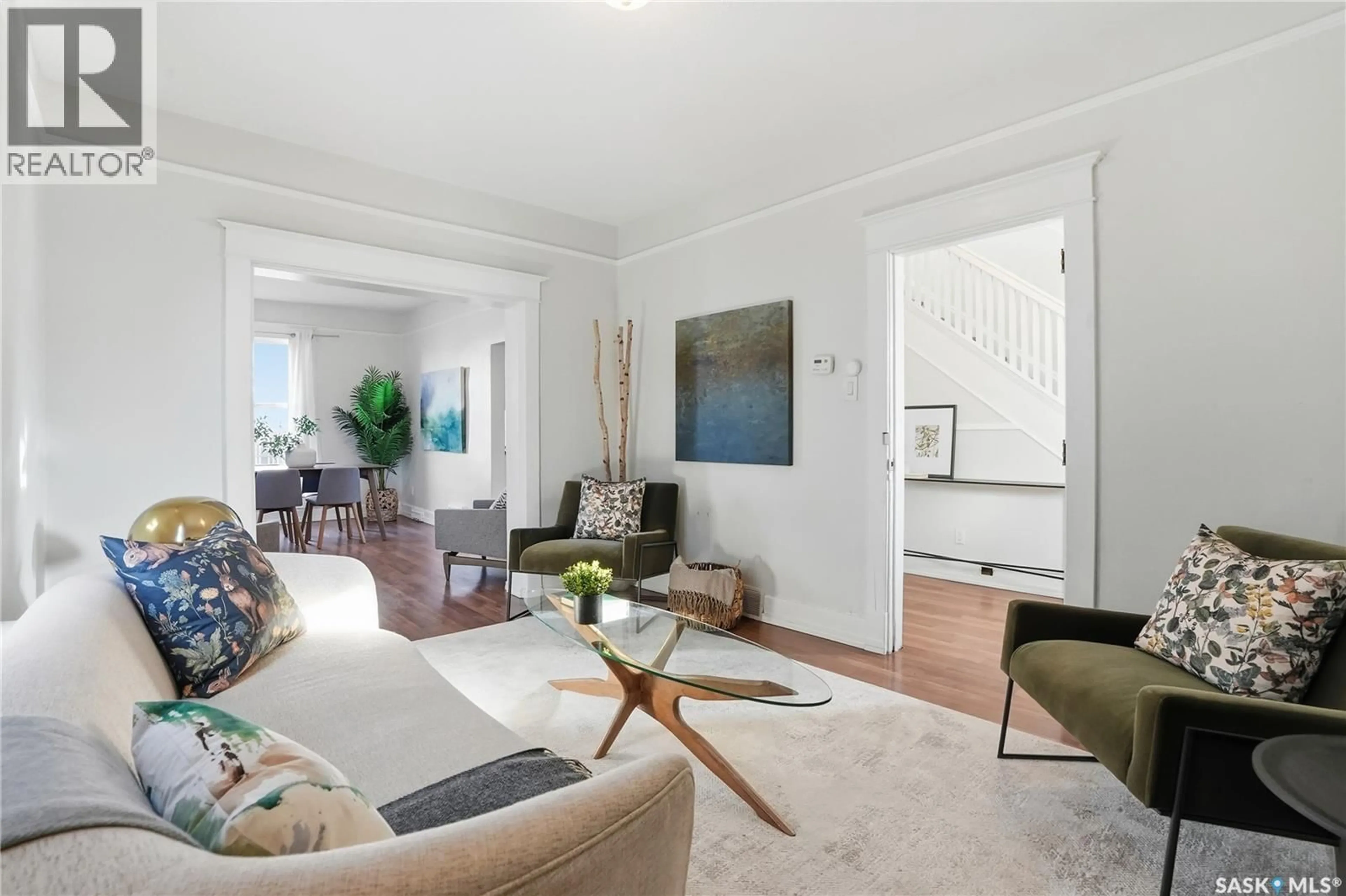 Living room with furniture, unknown for 320 D AVENUE, Saskatoon Saskatchewan S7M1R1