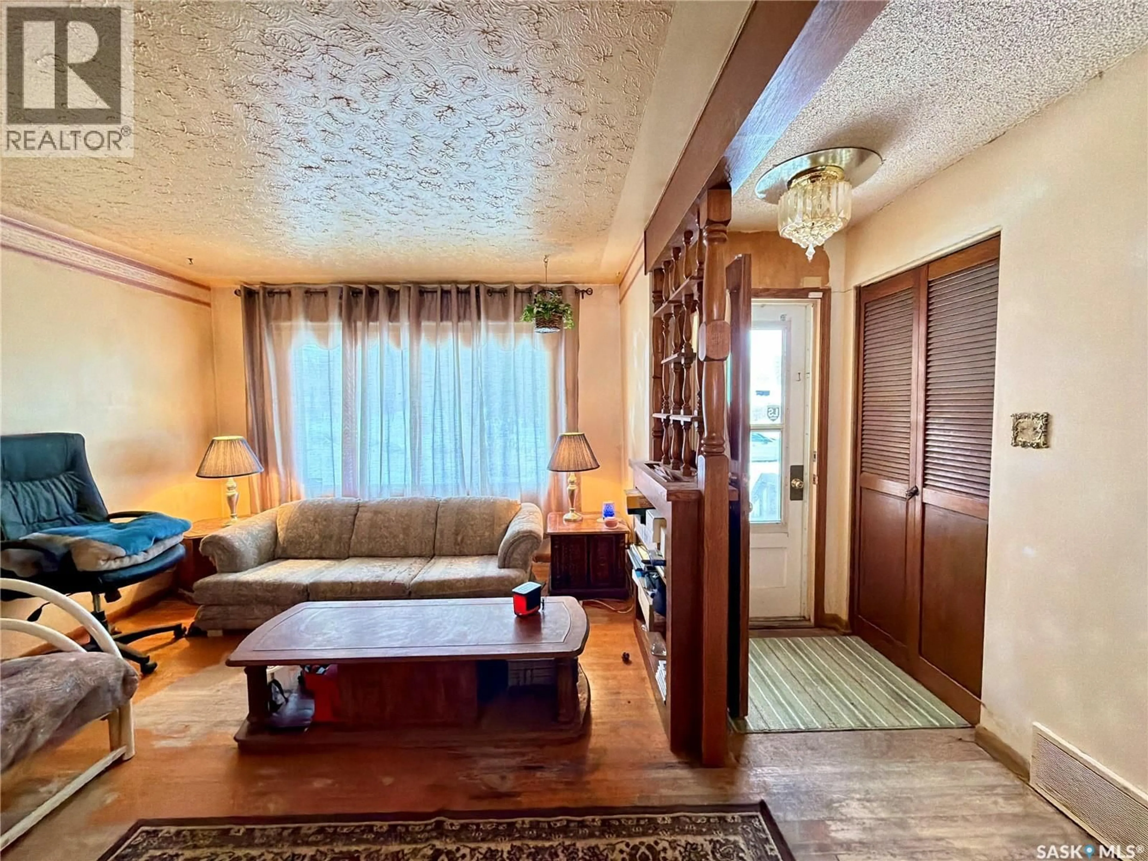 Living room with furniture, wood/laminate floor for 639 MCINTOSH STREET, Regina Saskatchewan S4T5B3