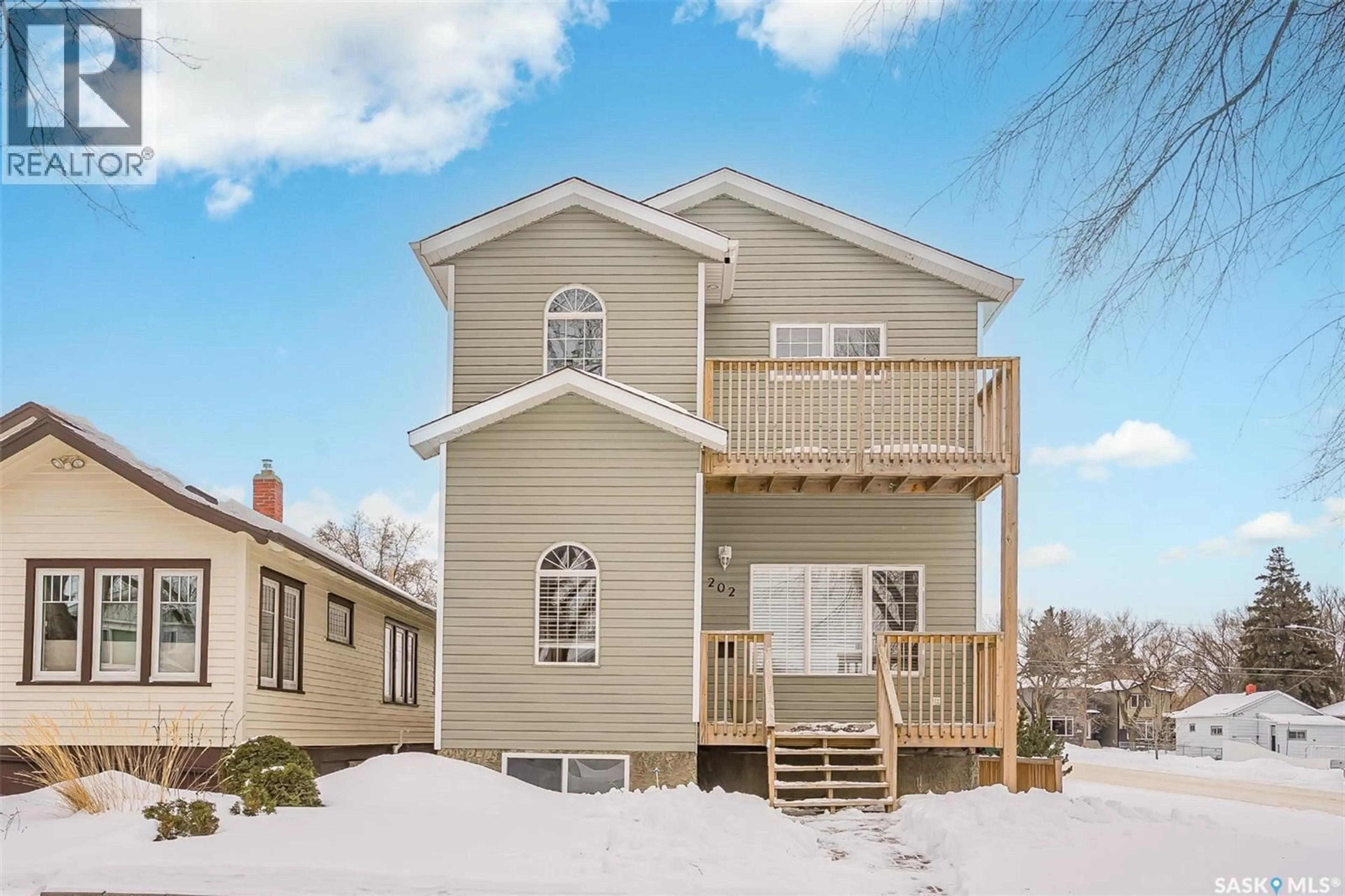 Home with vinyl exterior material, building for 202 2ND STREET, Saskatoon Saskatchewan S7H1N6