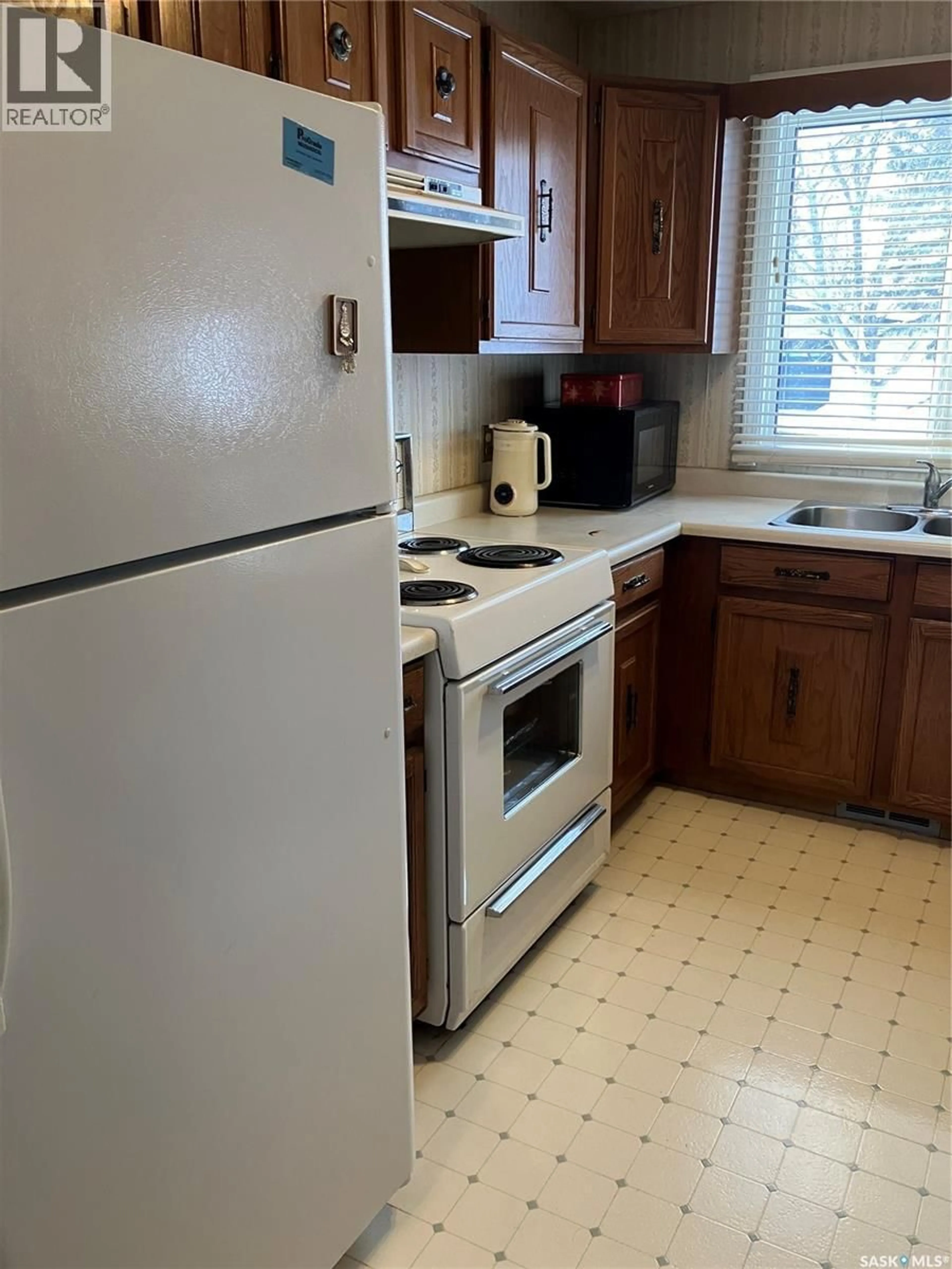 Standard kitchen, unknown for 402 3RD STREET, Ituna Saskatchewan S0A1N0