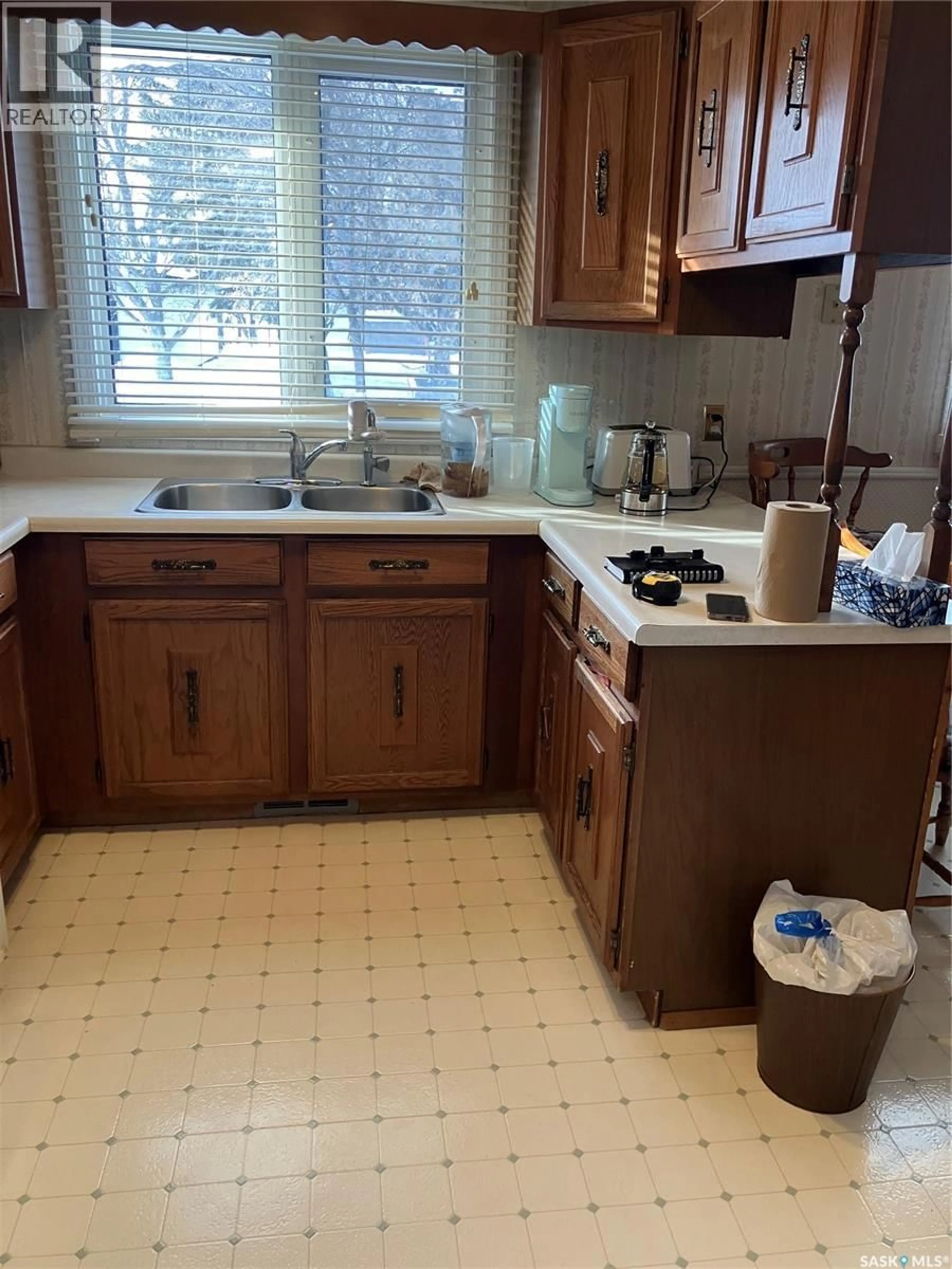 Standard kitchen, unknown for 402 3RD STREET, Ituna Saskatchewan S0A1N0