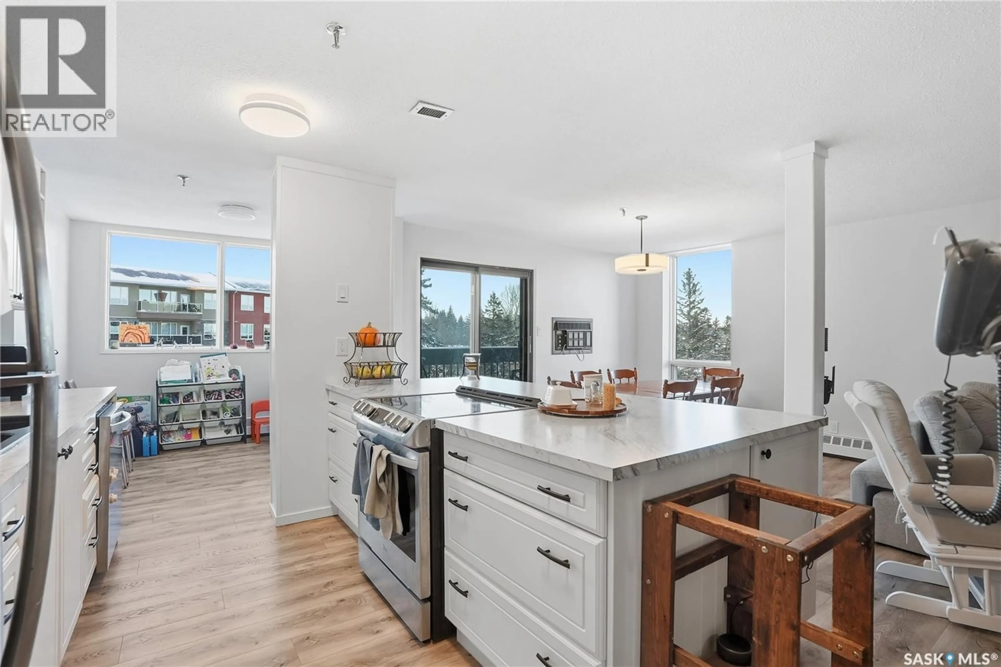 Open concept kitchen, ceramic/tile floor for 412 351 SAGUENAY DRIVE, Saskatoon Saskatchewan S7K5T4