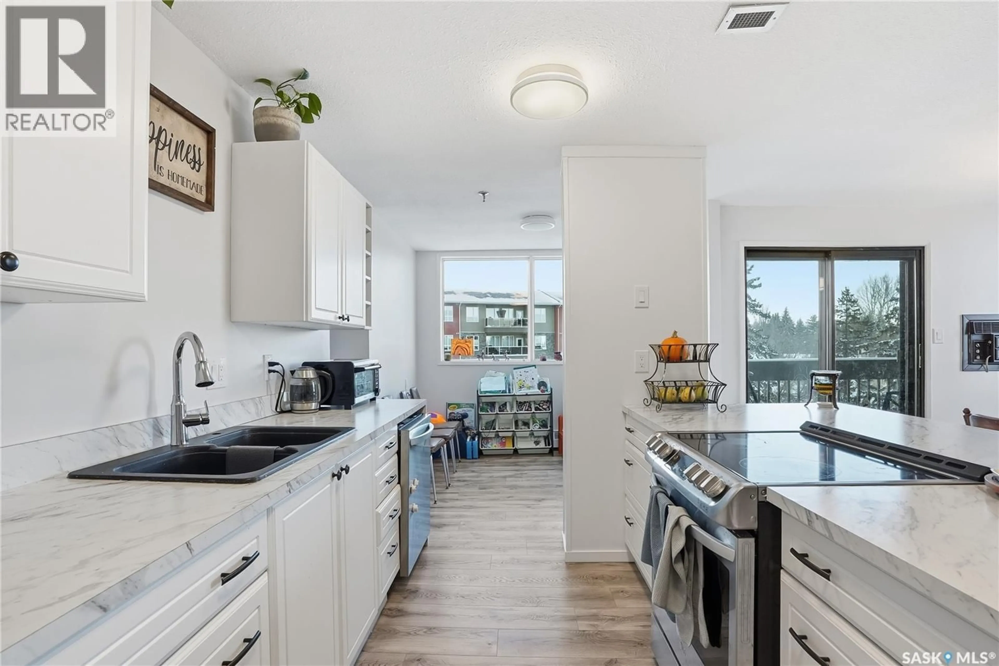 Open concept kitchen, ceramic/tile floor for 412 351 SAGUENAY DRIVE, Saskatoon Saskatchewan S7K5T4