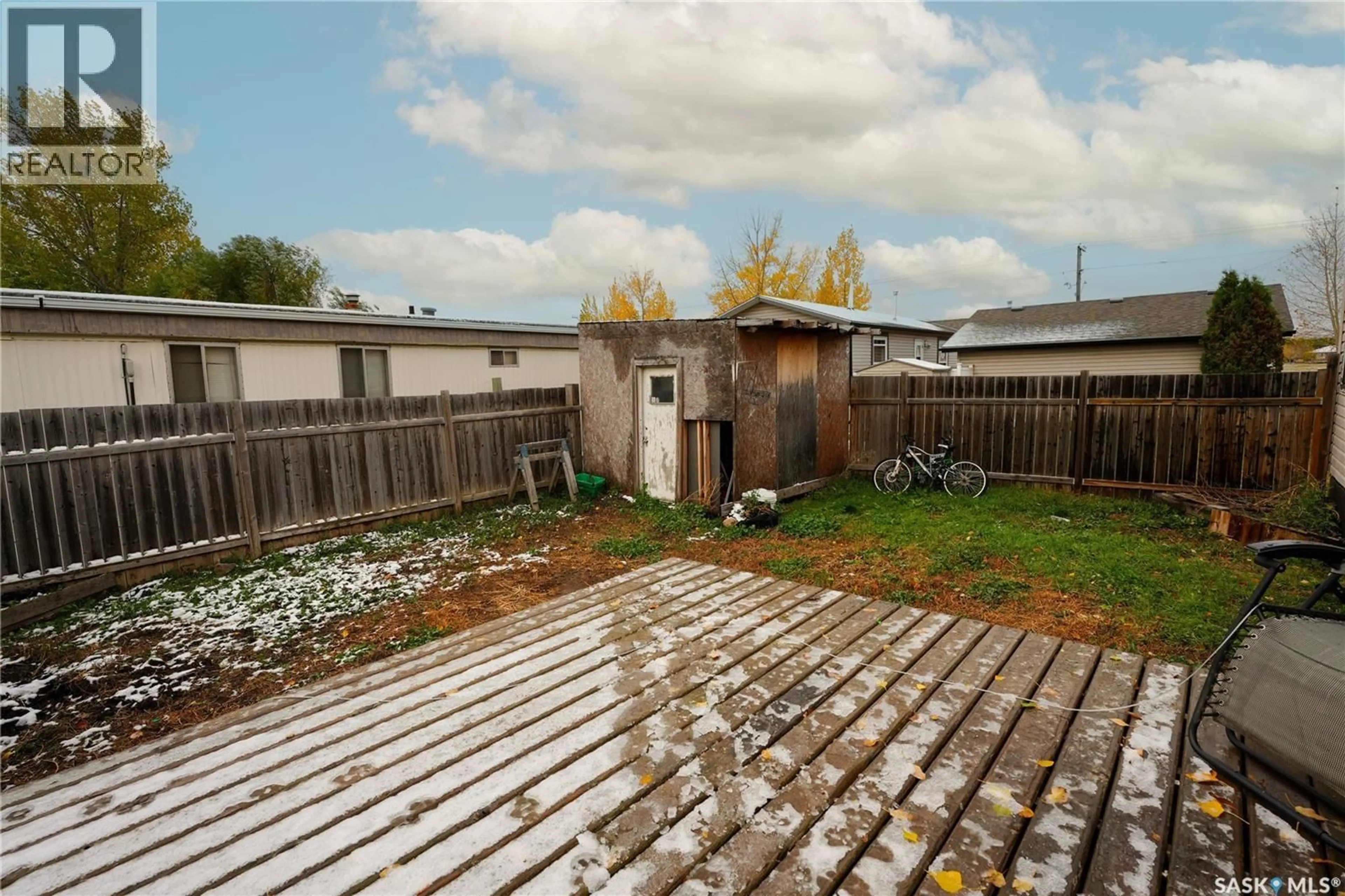 Patio, street for B1 - 1455 9TH AVENUE, Moose Jaw Saskatchewan S6J1C6