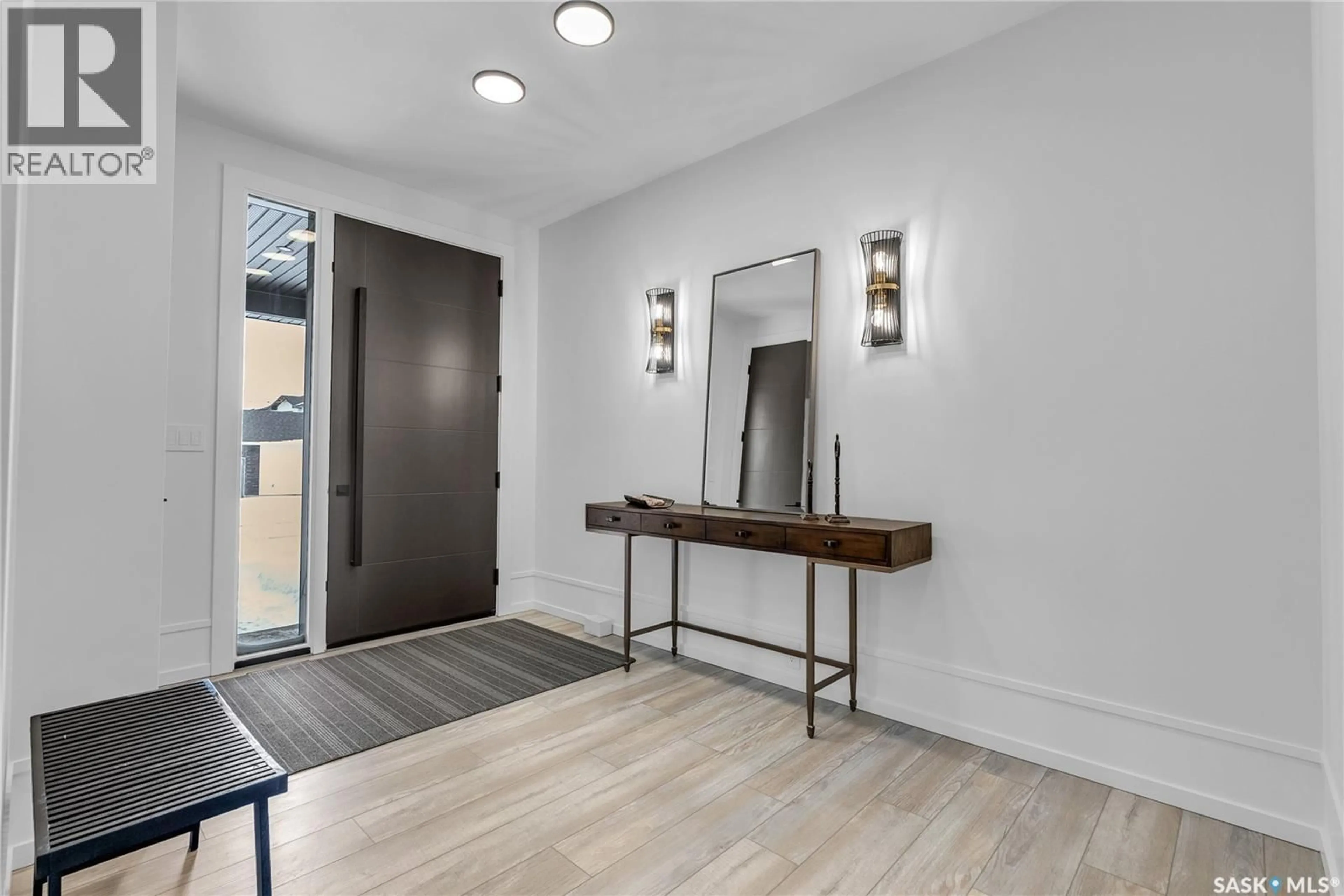 Indoor entryway for 428 WOOLF BEND, Saskatoon Saskatchewan S7W1E5