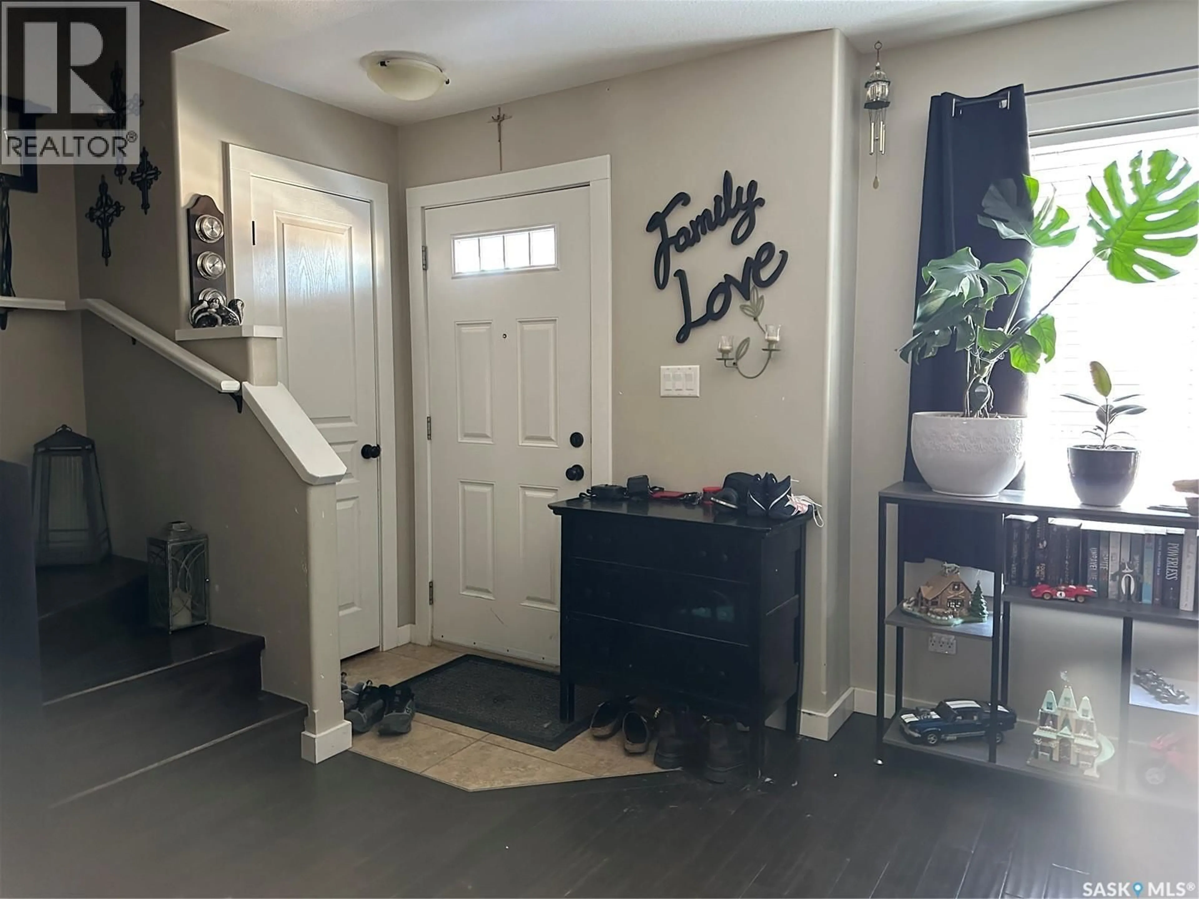 Indoor entryway for 18 880 5TH STREET, Weyburn Saskatchewan S4H1A4