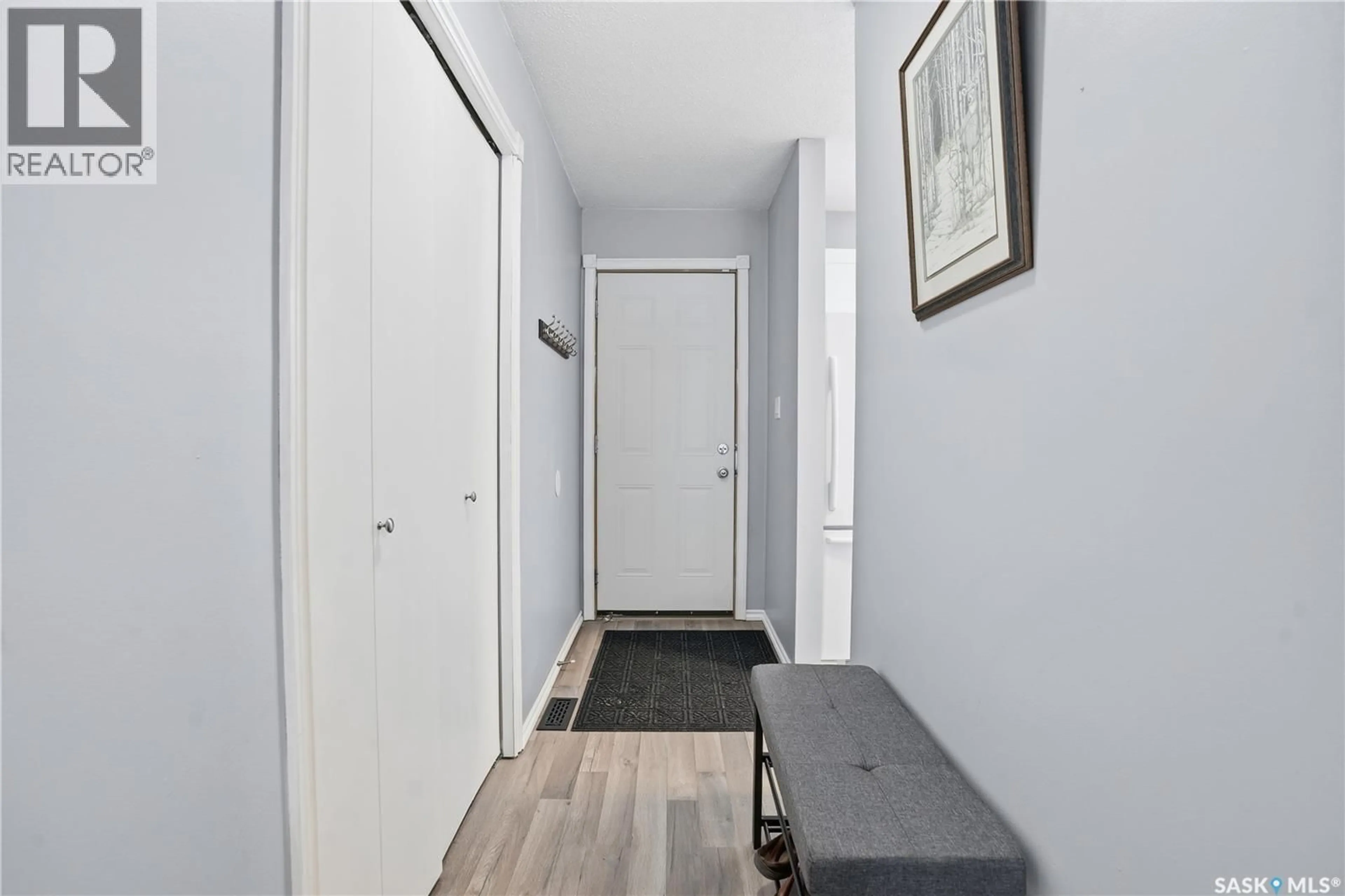 Indoor entryway for 164 CEDAR MEADOW DRIVE, Regina Saskatchewan S4X3J6