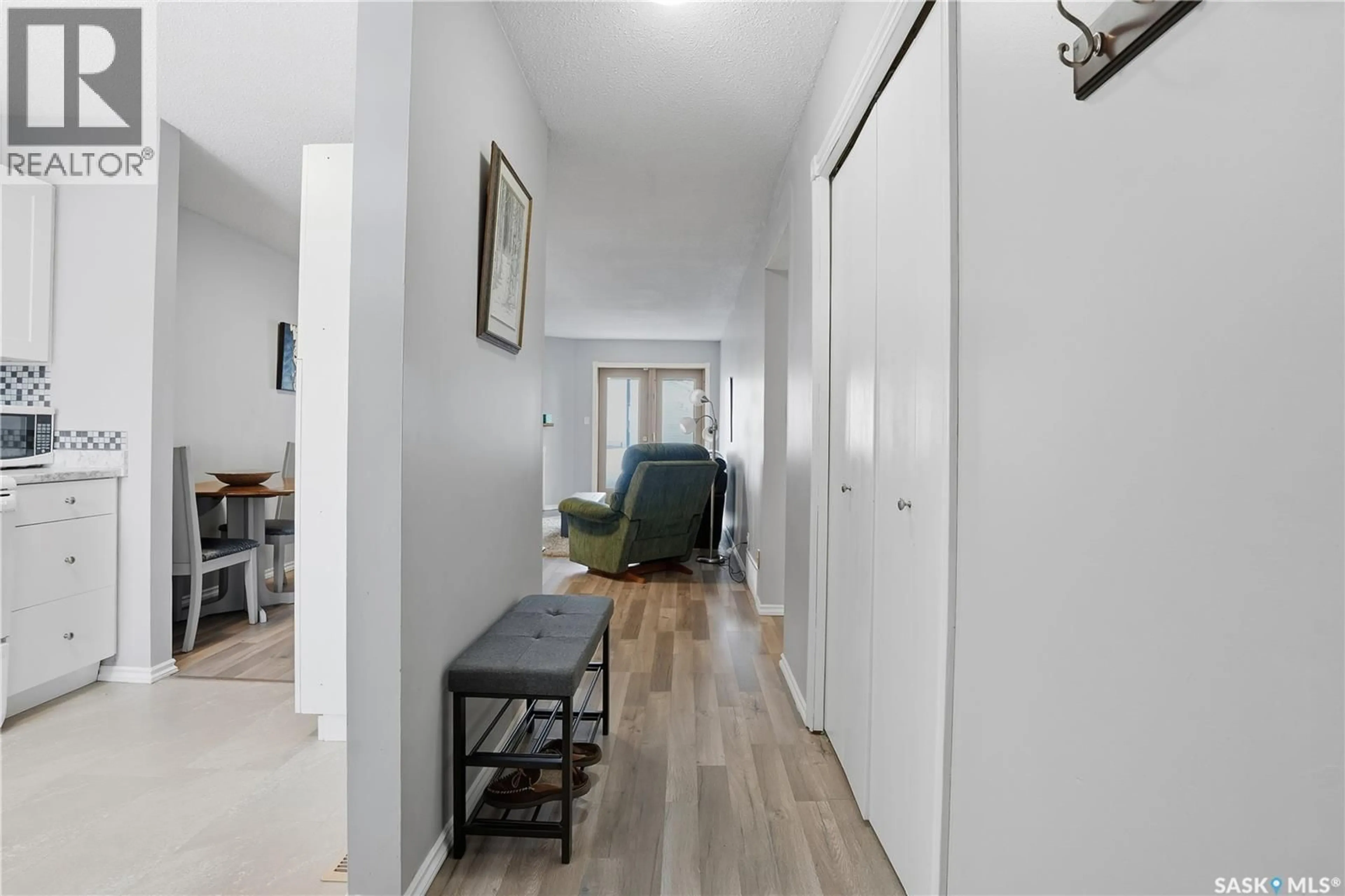 Indoor entryway for 164 CEDAR MEADOW DRIVE, Regina Saskatchewan S4X3J6