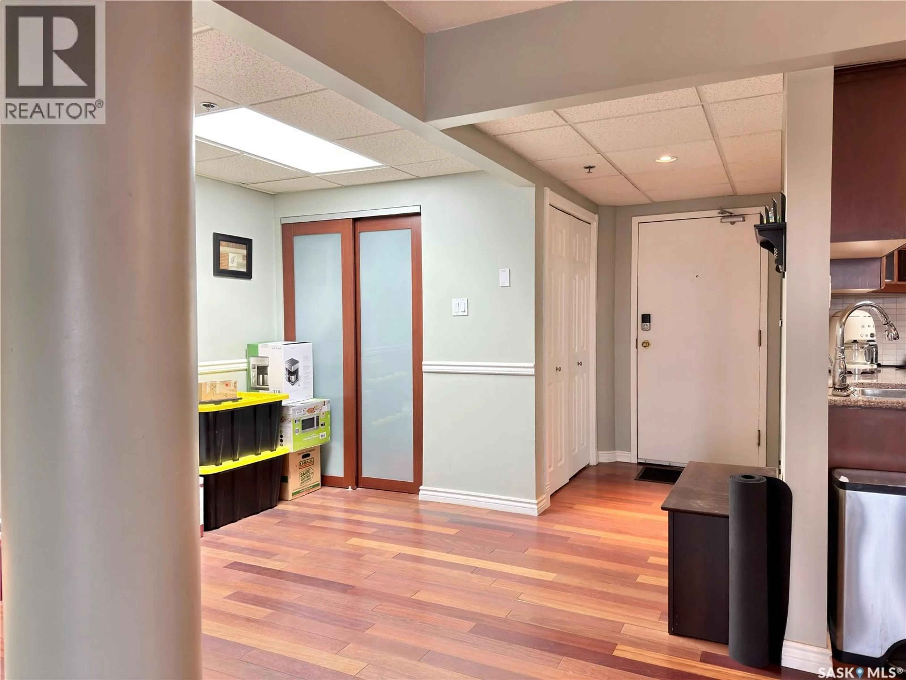 Indoor foyer for 611 - 502 UNIVERSITY DRIVE, Saskatoon Saskatchewan S7N3Z1