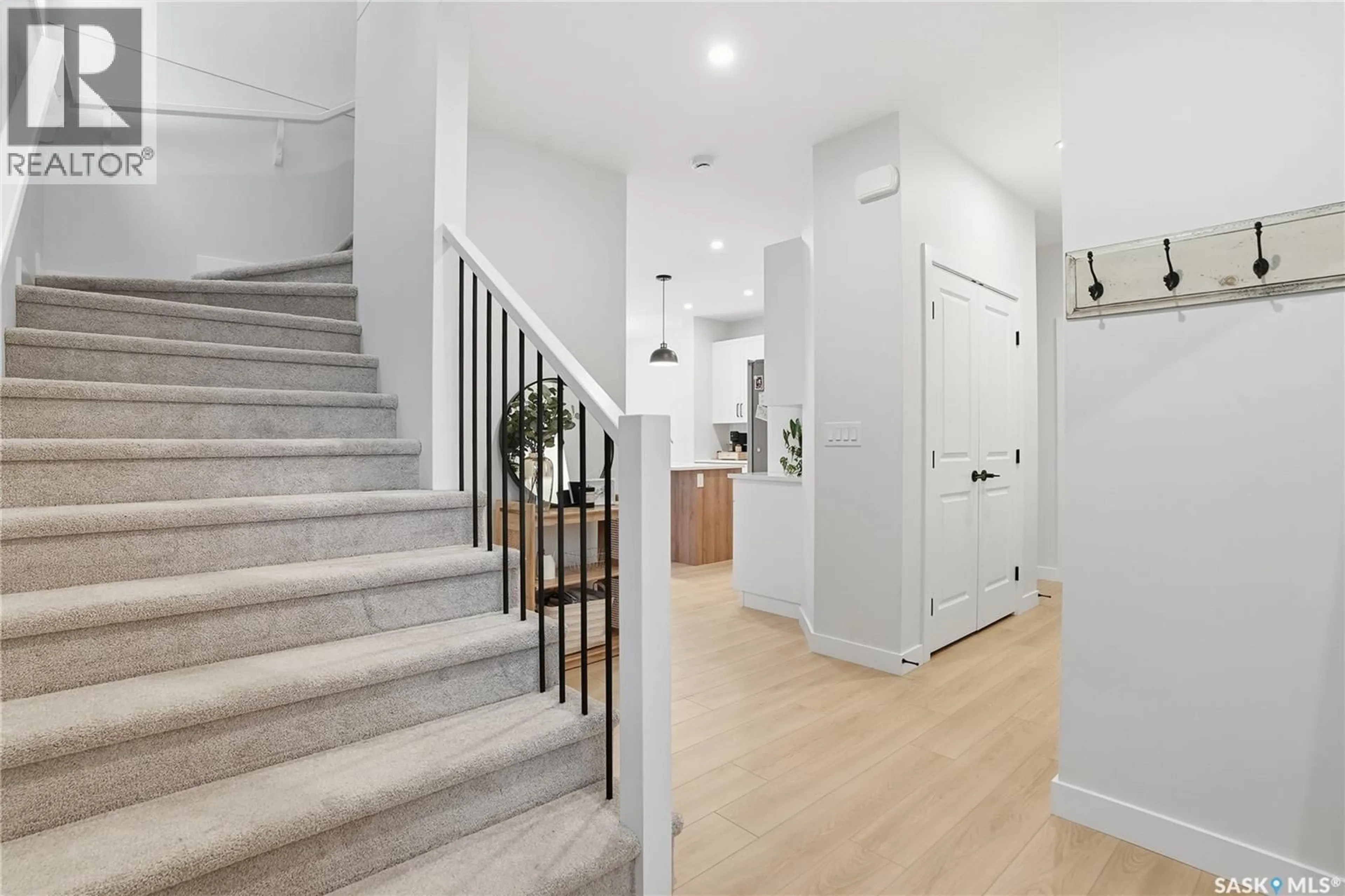 Indoor entryway for 1328 PARR HILL DRIVE, Martensville Saskatchewan S0K2T1