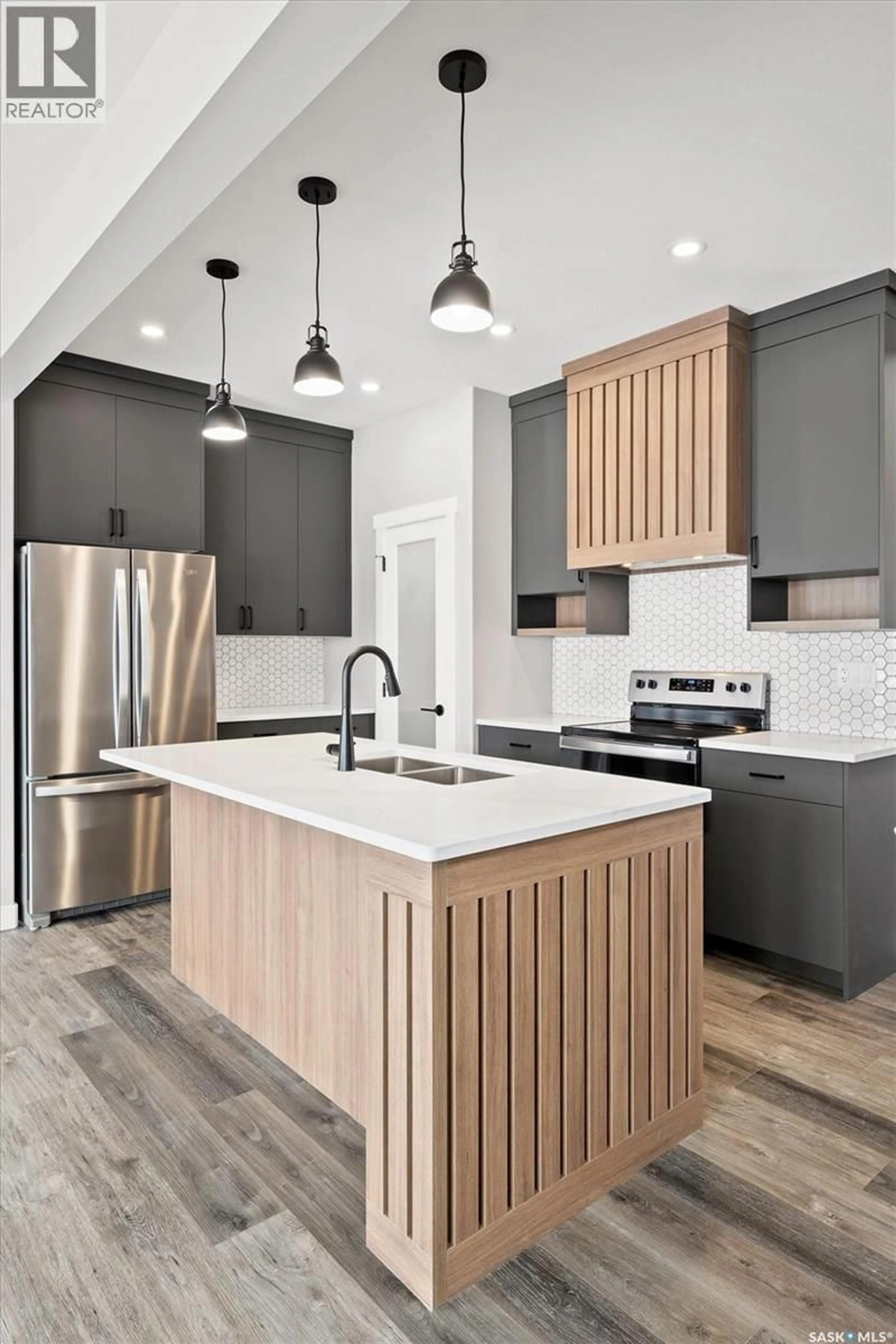 Contemporary kitchen, unknown for 411 YUEL CRESCENT, Saskatoon Saskatchewan S7W0Y4