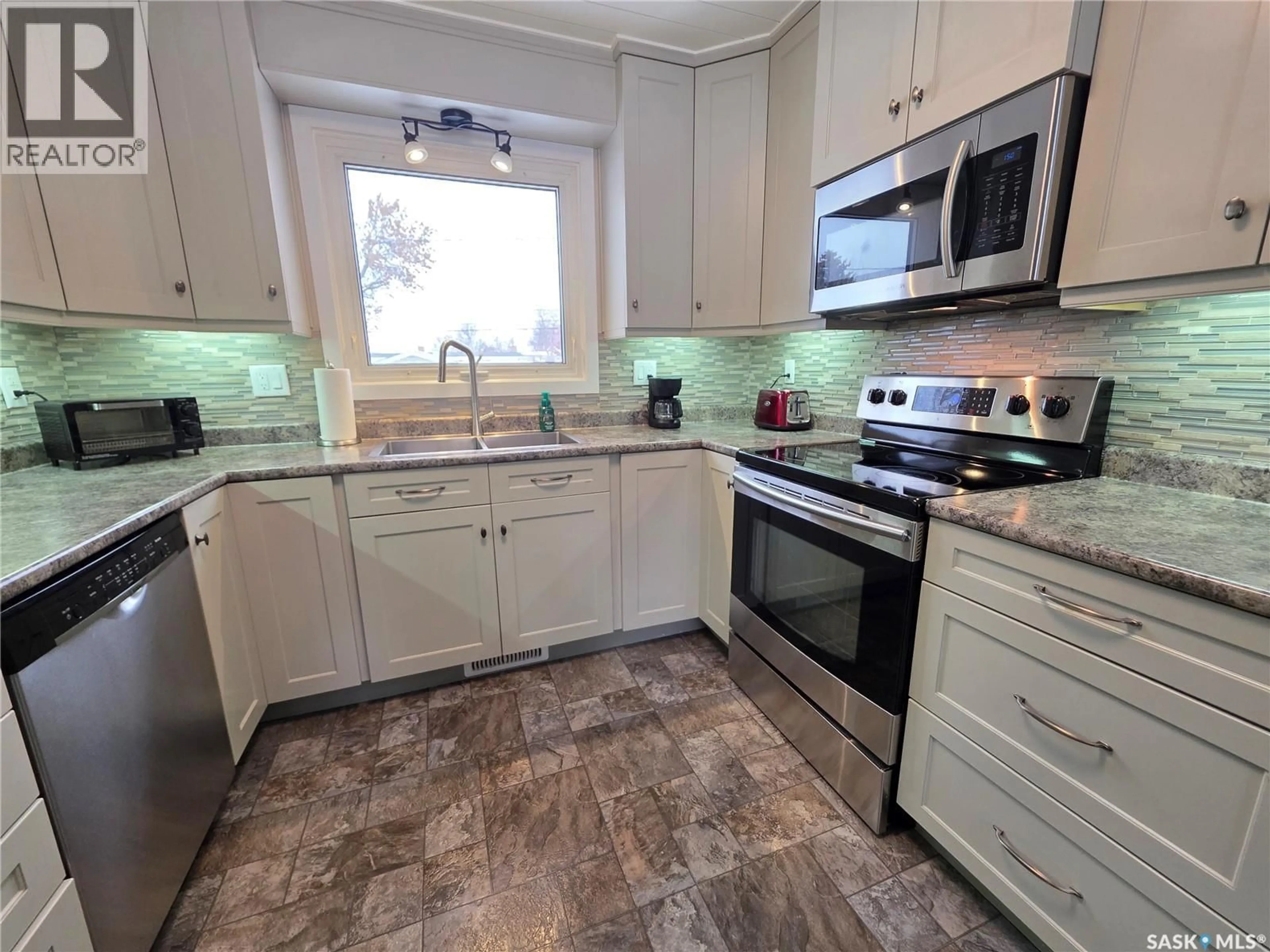 Standard kitchen, ceramic/tile floor for 211 ALLEN DRIVE, Swift Current Saskatchewan S9H3A4