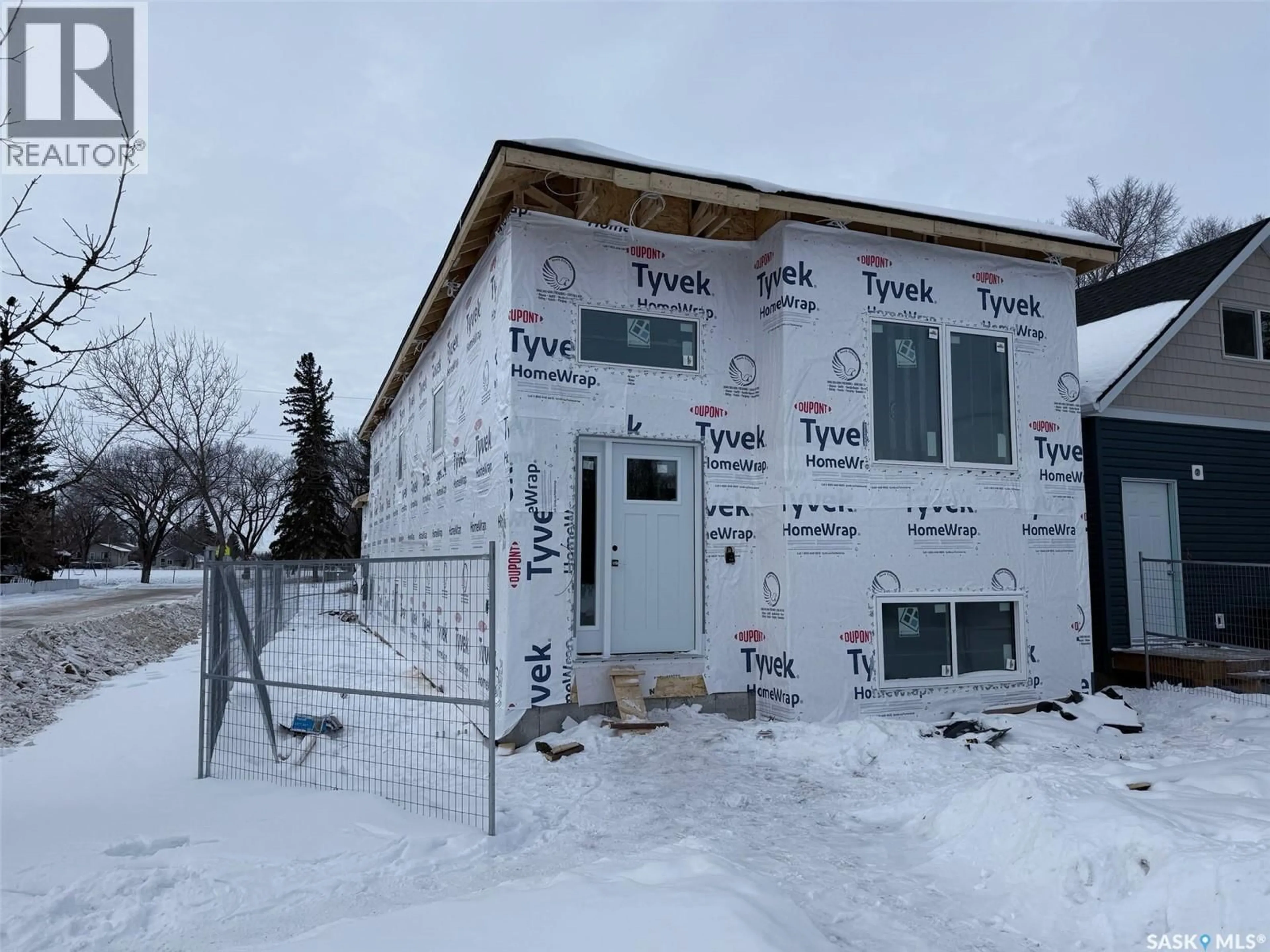 Home with vinyl exterior material, building for 1401 D AVENUE, Saskatoon Saskatchewan S7L1N7