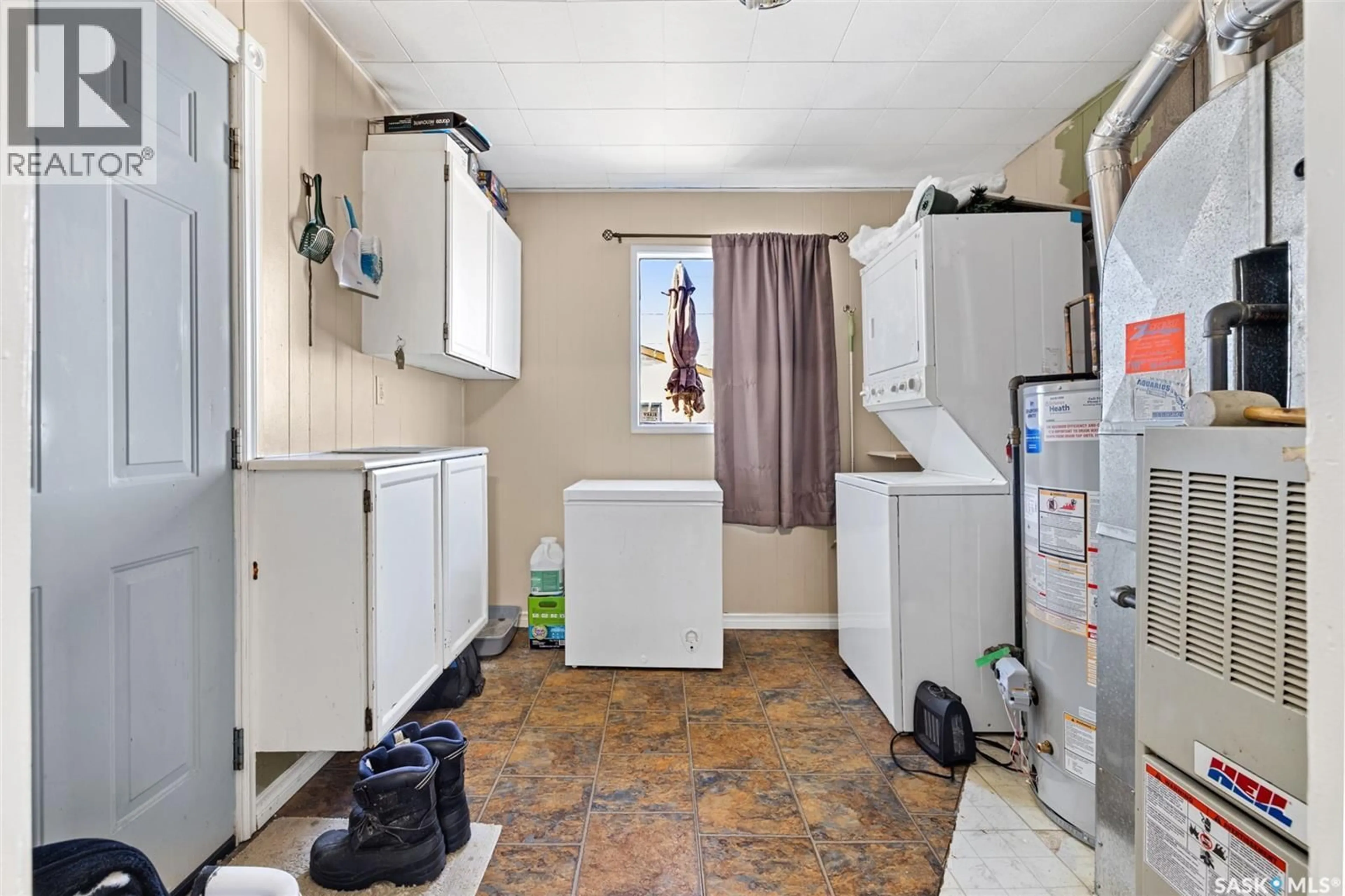 Laundry room for 618 MCTAVISH STREET, Regina Saskatchewan S4T3T5