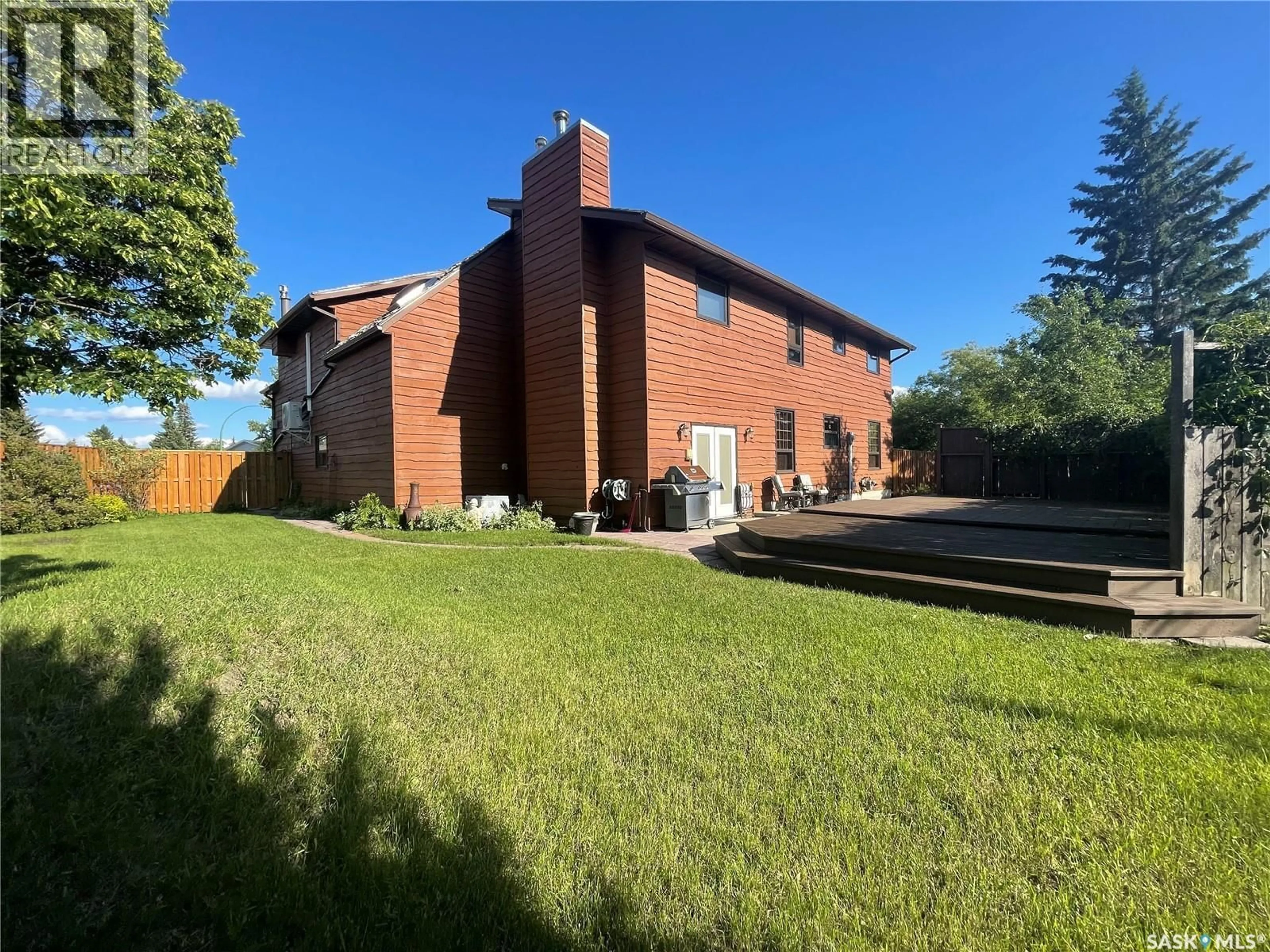 A pic from outside/outdoor area/front of a property/back of a property/a pic from drone, building for 38 SUNSET DRIVE, Yorkton Saskatchewan S3N3K9