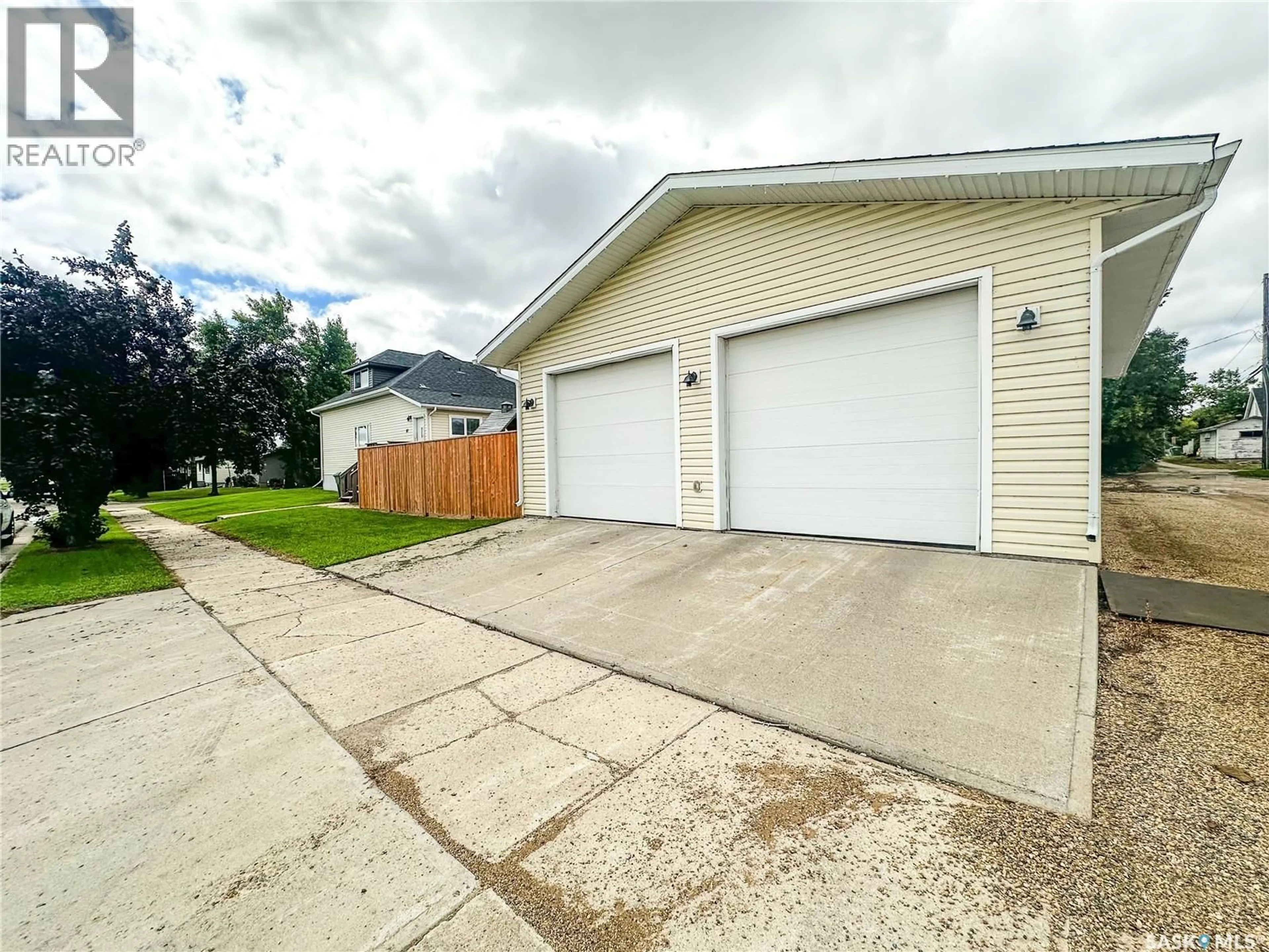 Indoor garage for 87 COLLACOTT STREET, Yorkton Saskatchewan S3N0A1