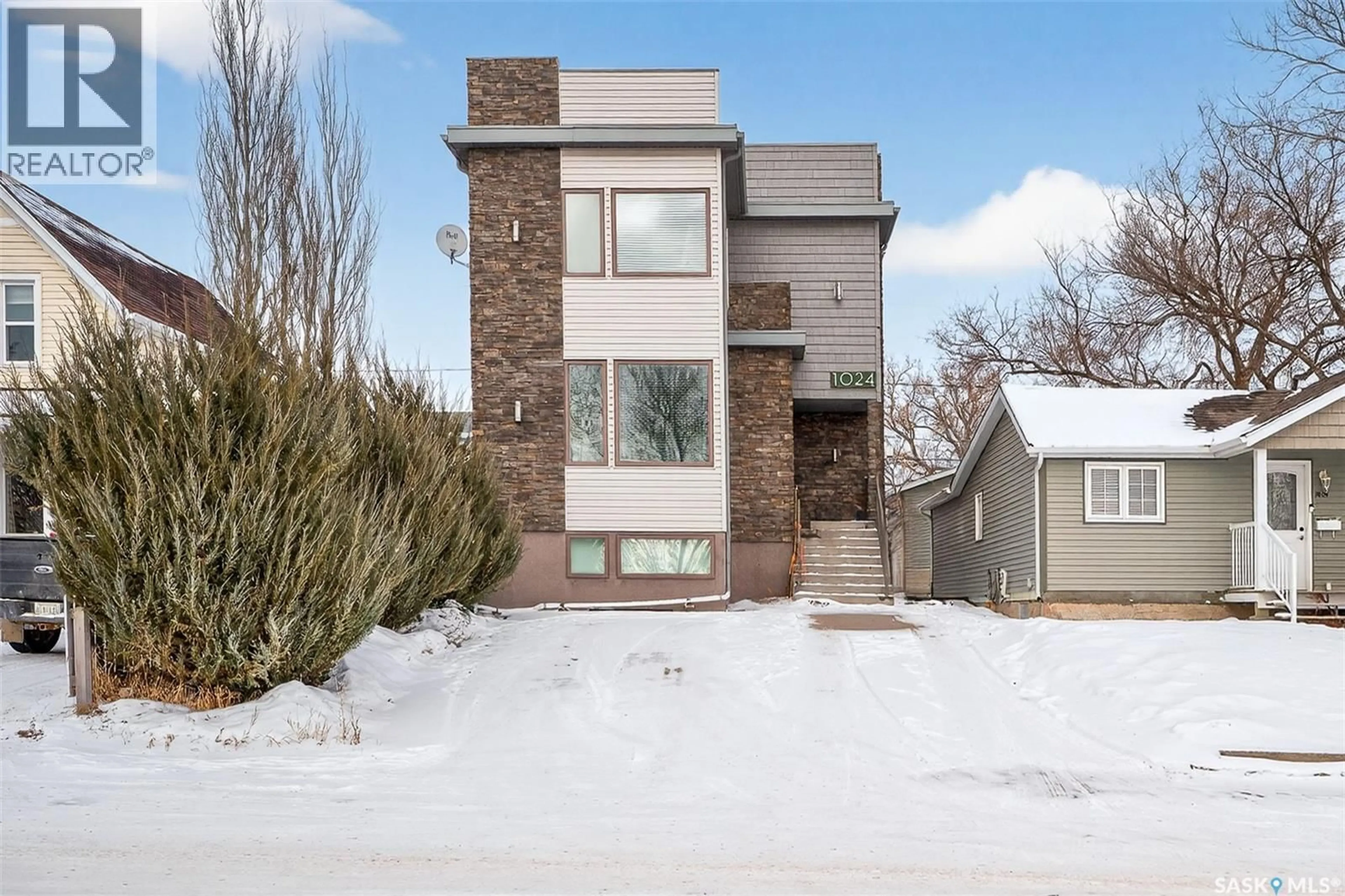 Home with brick exterior material, street for 1024 HOCHELAGA STREET, Moose Jaw Saskatchewan S6H2H9
