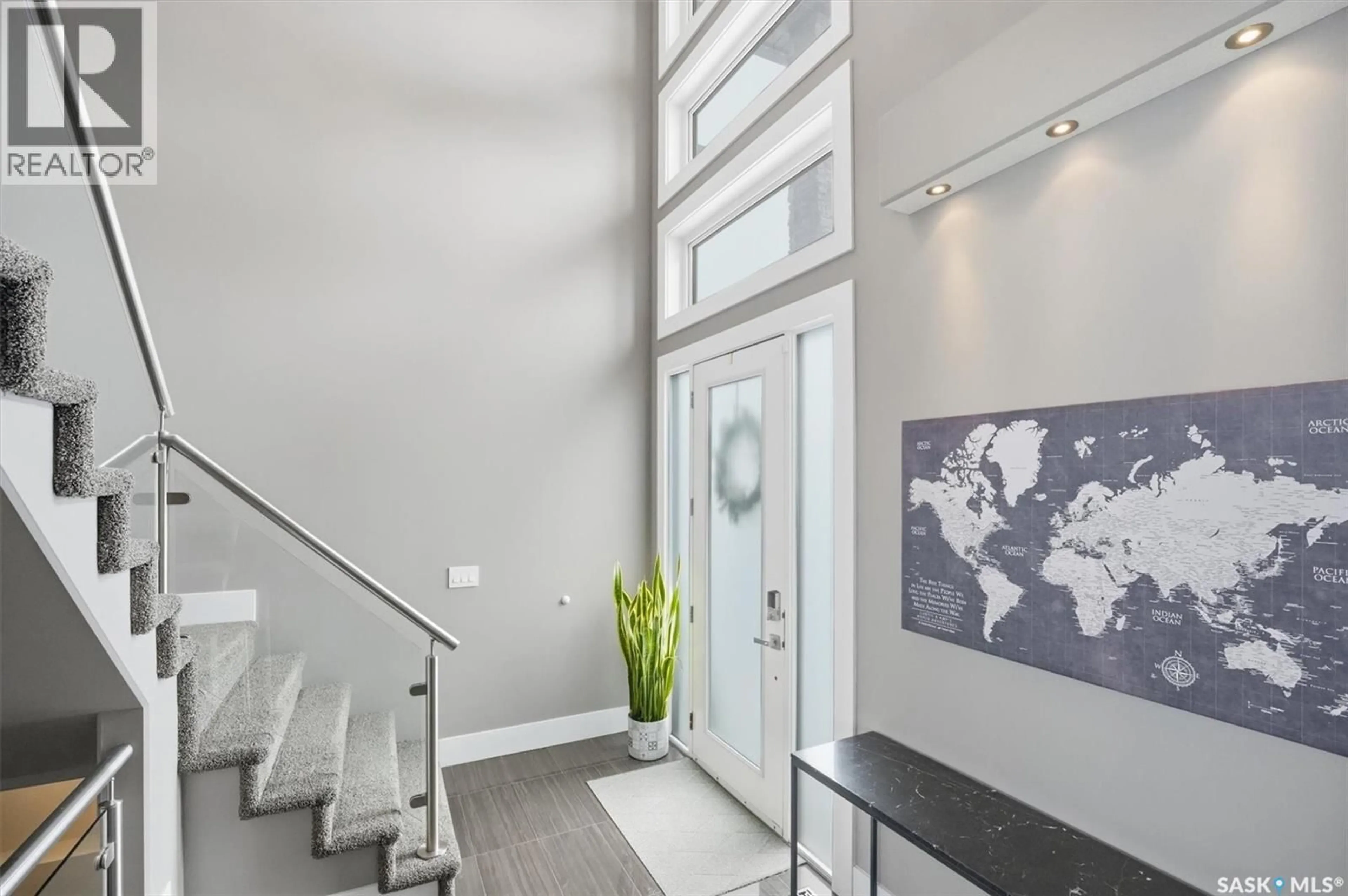 Indoor entryway for 343 MAHABIR COURT, Saskatoon Saskatchewan S7W0J5