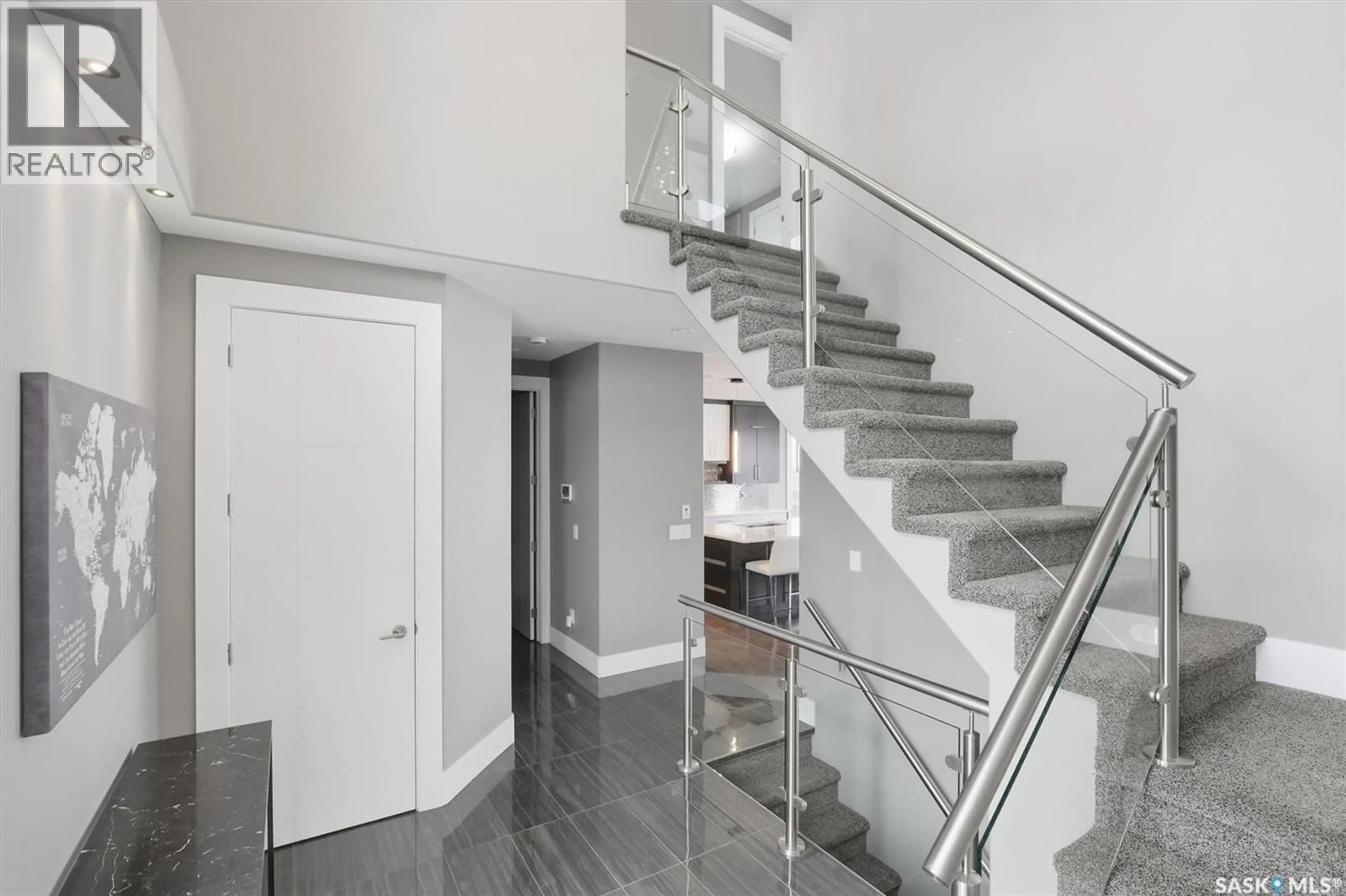 Stairs for 343 MAHABIR COURT, Saskatoon Saskatchewan S7W0J5