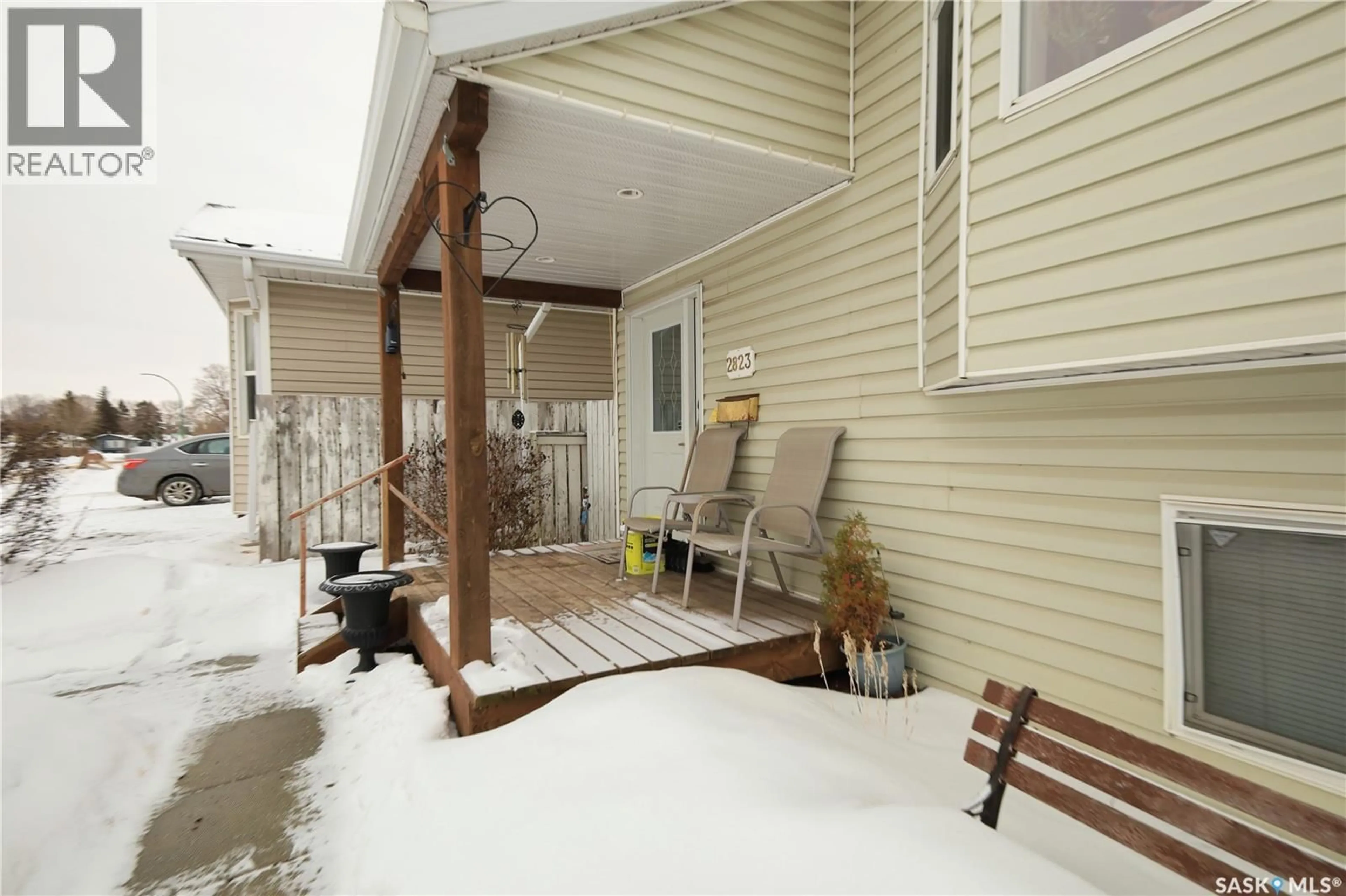 Patio, street for 2823 18TH STREET, Saskatoon Saskatchewan S7M4B1