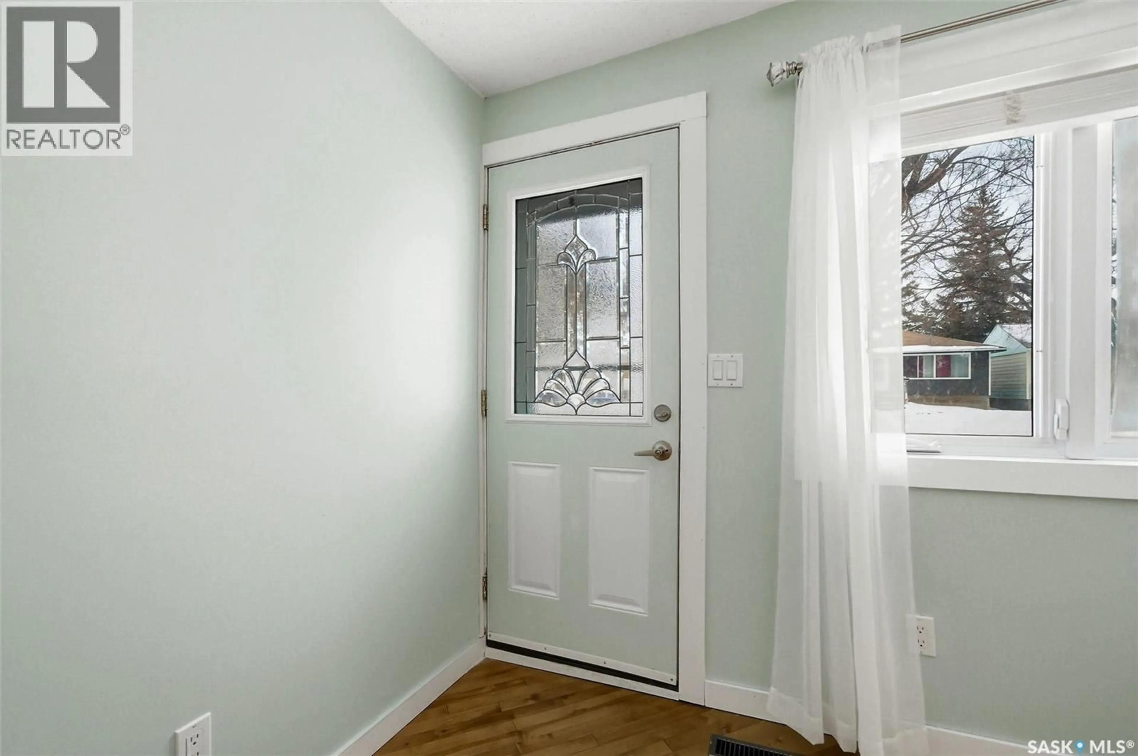 Indoor entryway for 336 SMITH STREET, Regina Saskatchewan S4R2K9