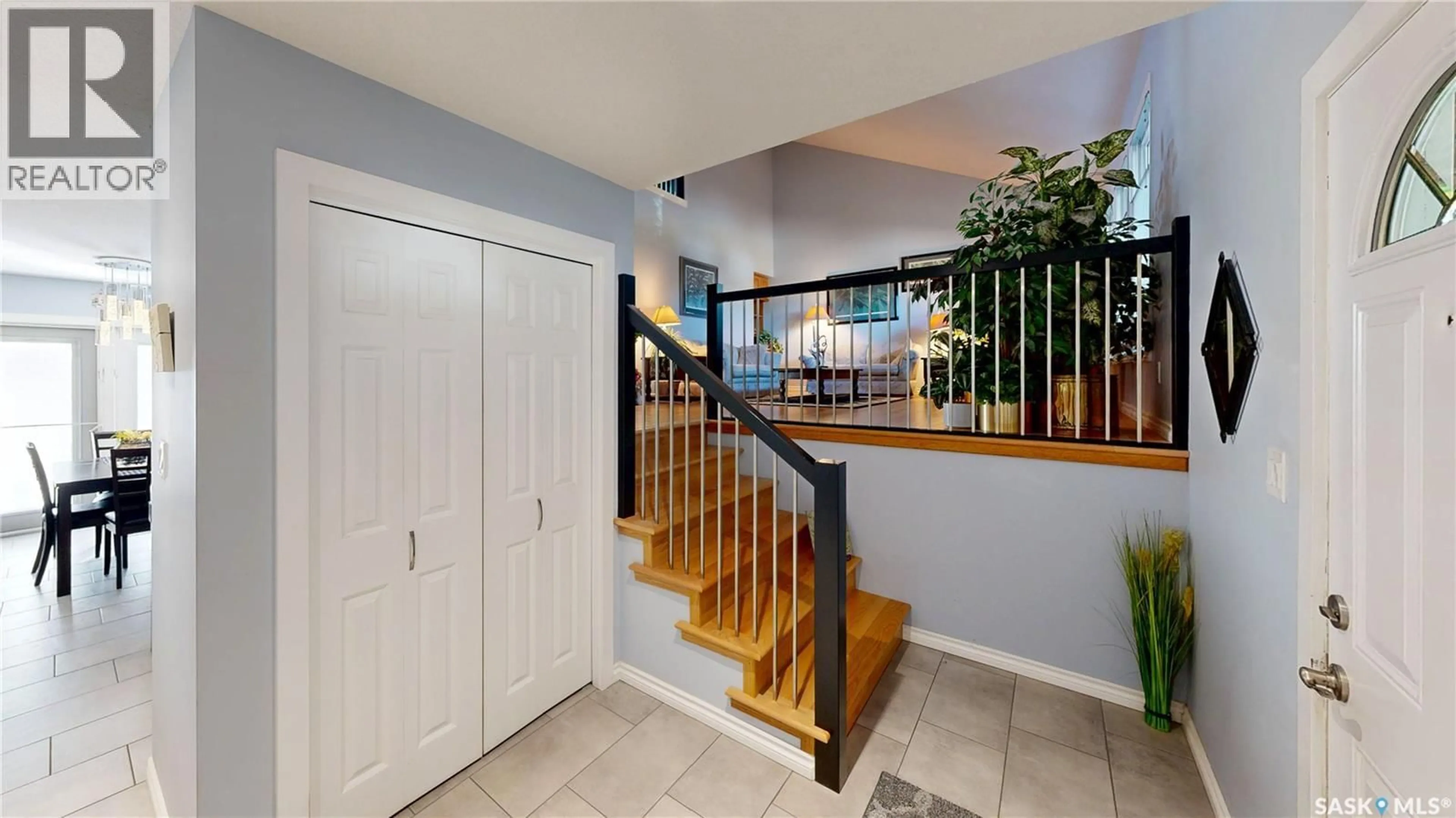 Indoor foyer for 55 METCALFE ROAD, Regina Saskatchewan S4V0H6