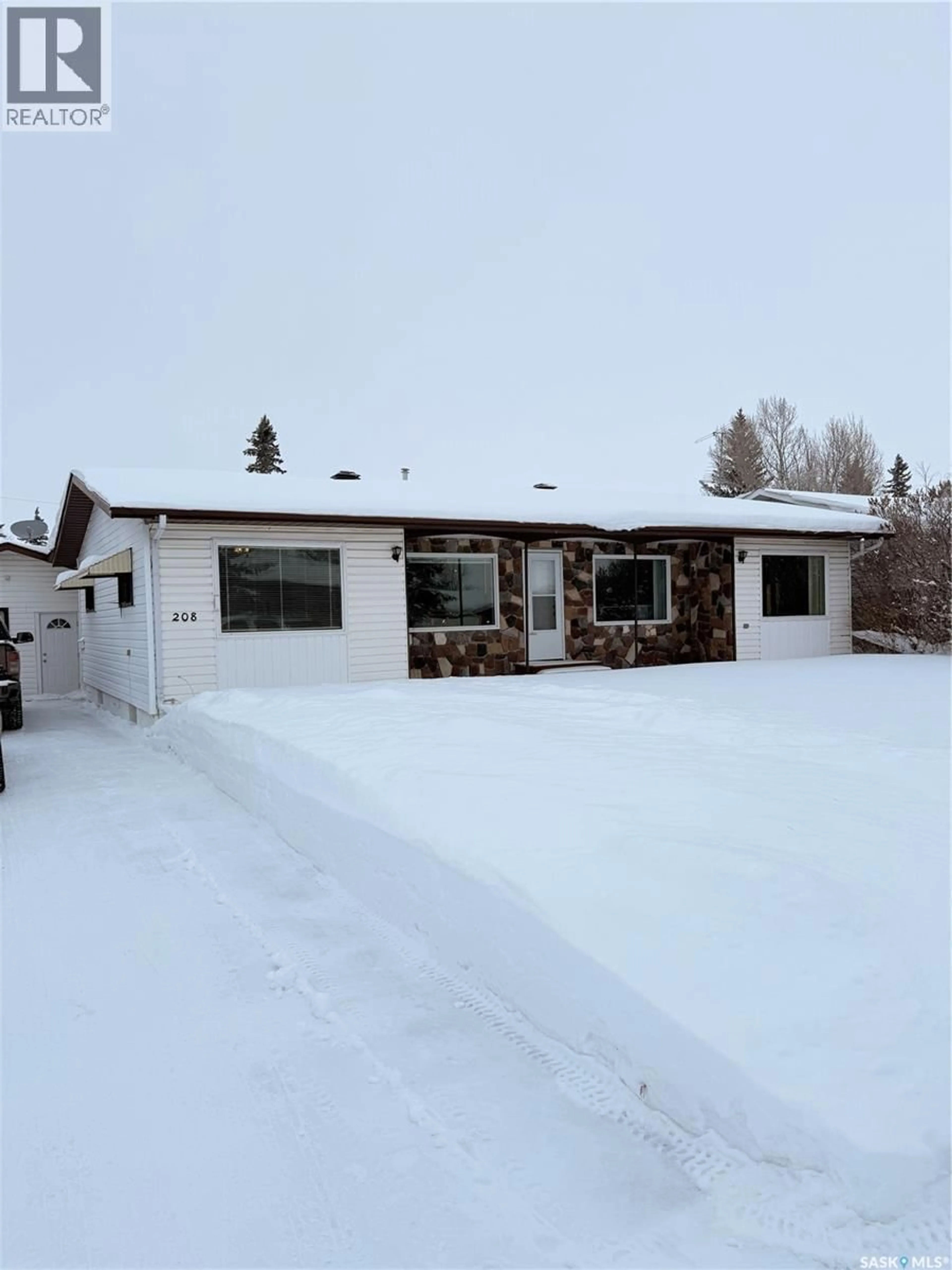 A pic from outside/outdoor area/front of a property/back of a property/a pic from drone, street for 208 5TH STREET, Wakaw Saskatchewan S0K4P0