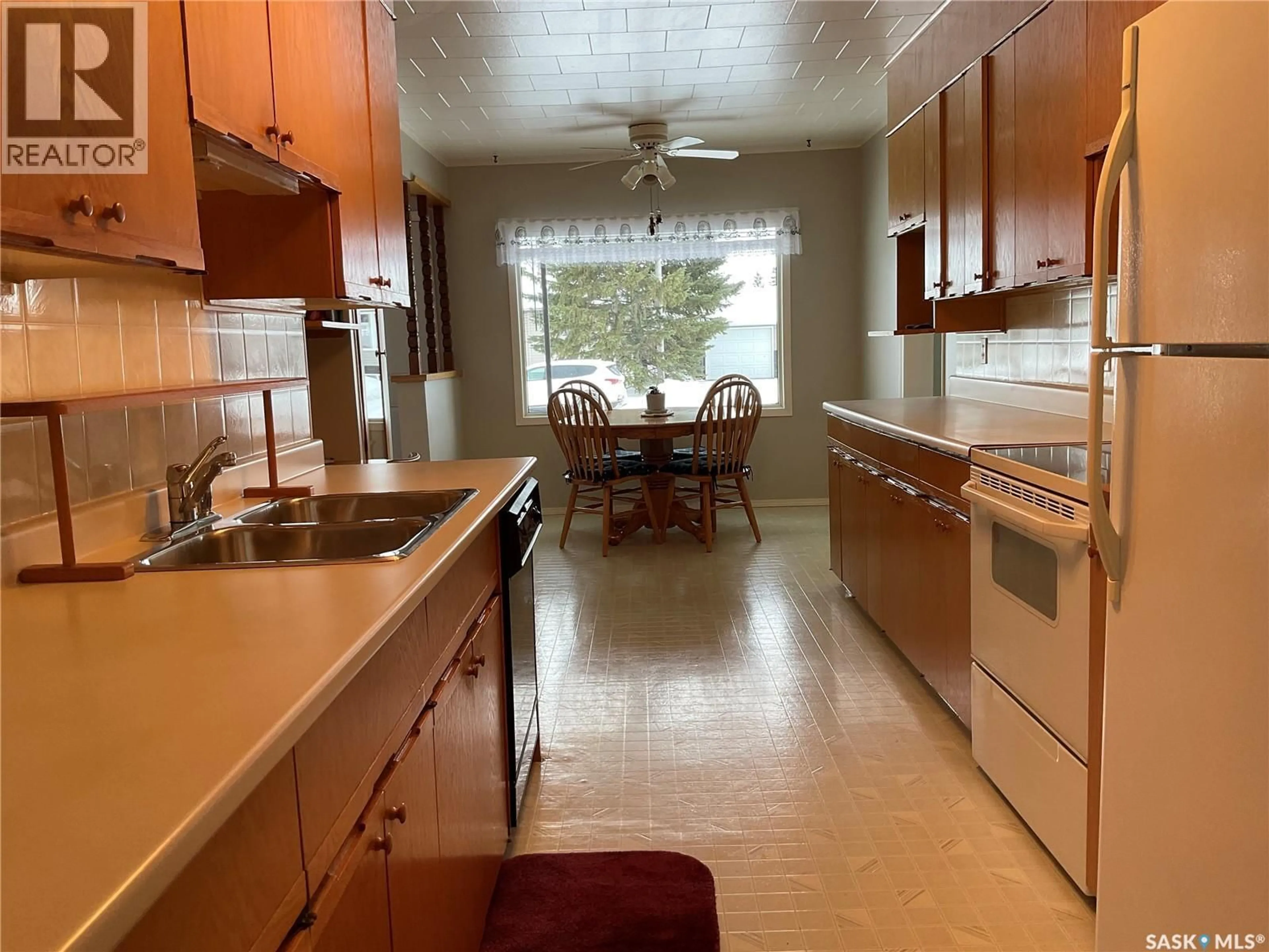 Standard kitchen, unknown for 208 5TH STREET, Wakaw Saskatchewan S0K4P0