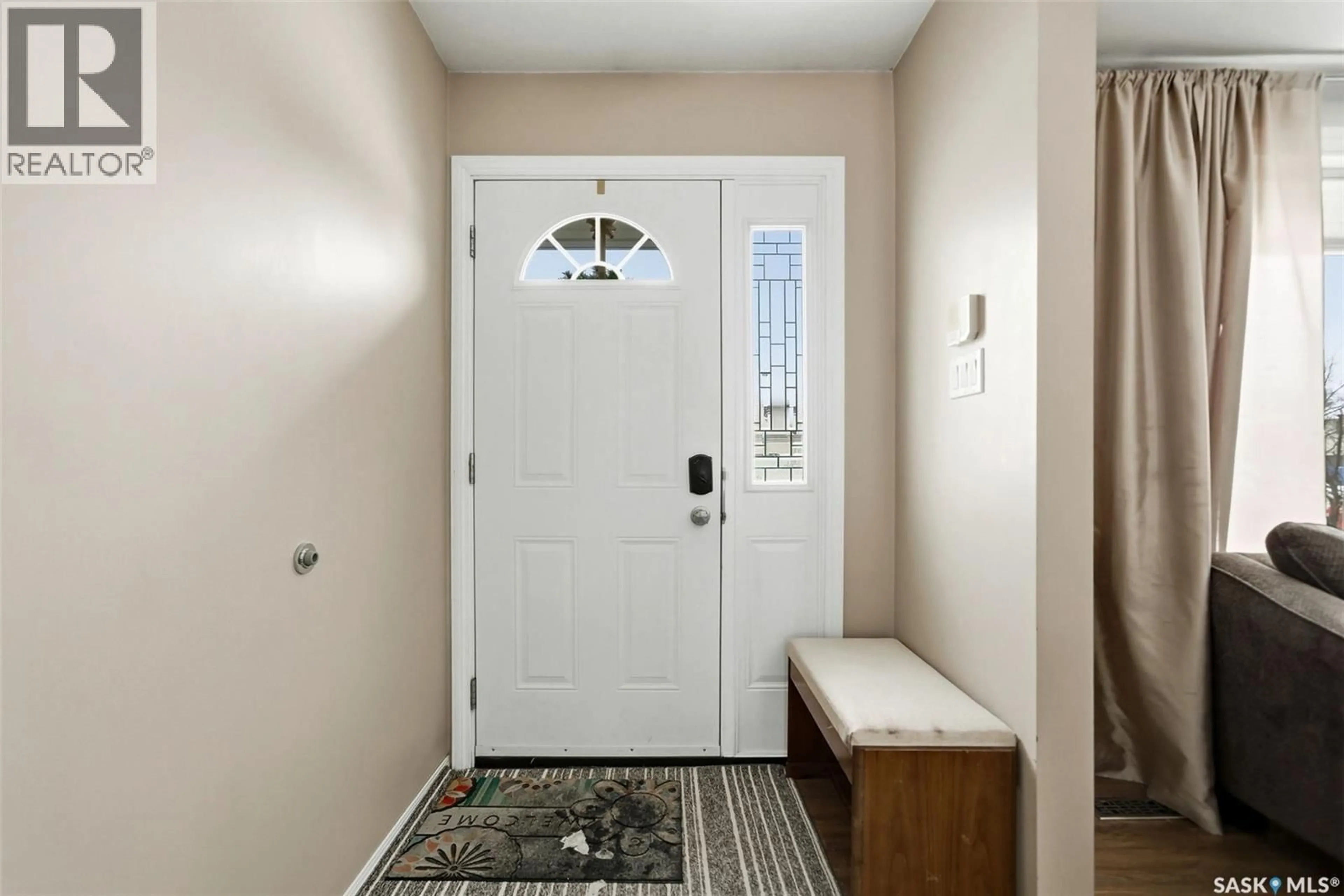 Indoor entryway for 2778 SCHWEITZER DRIVE, Regina Saskatchewan S4V1C5