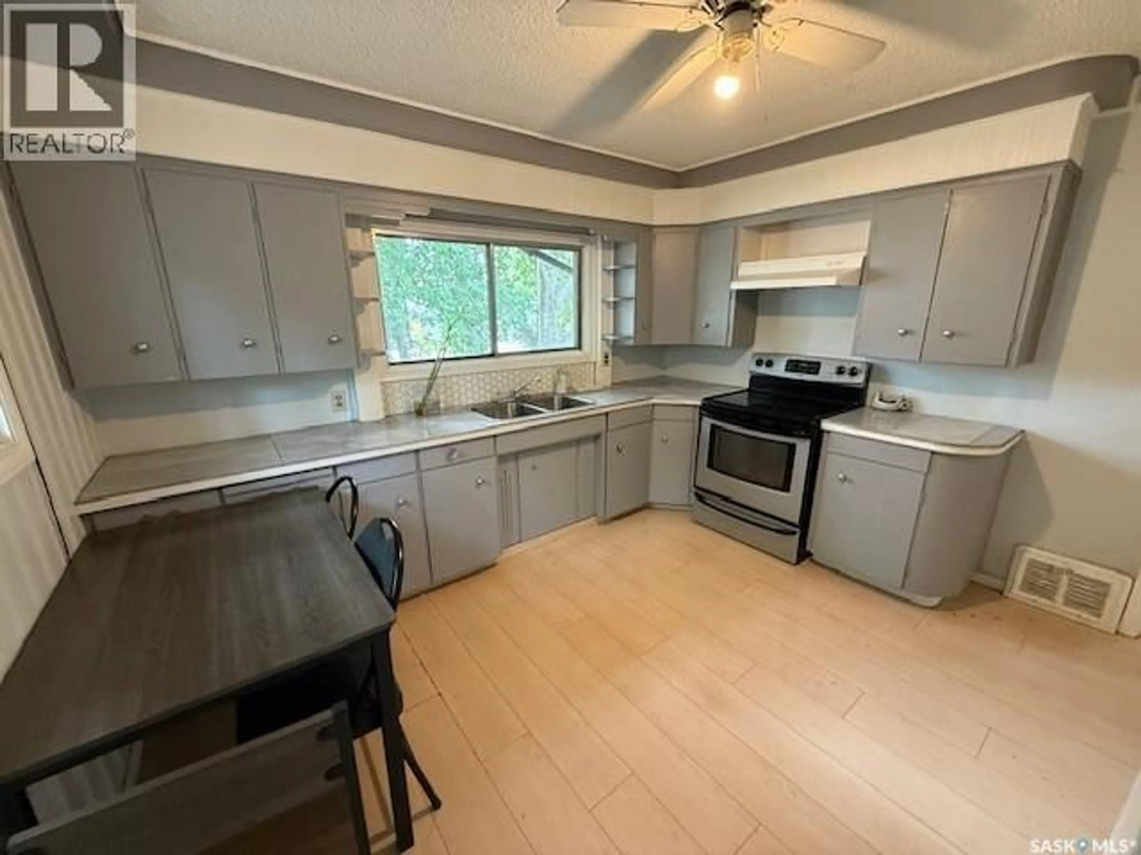 Standard kitchen, unknown for 159 ASSINIBOINE TERRACE, Kamsack Saskatchewan S0A1S0