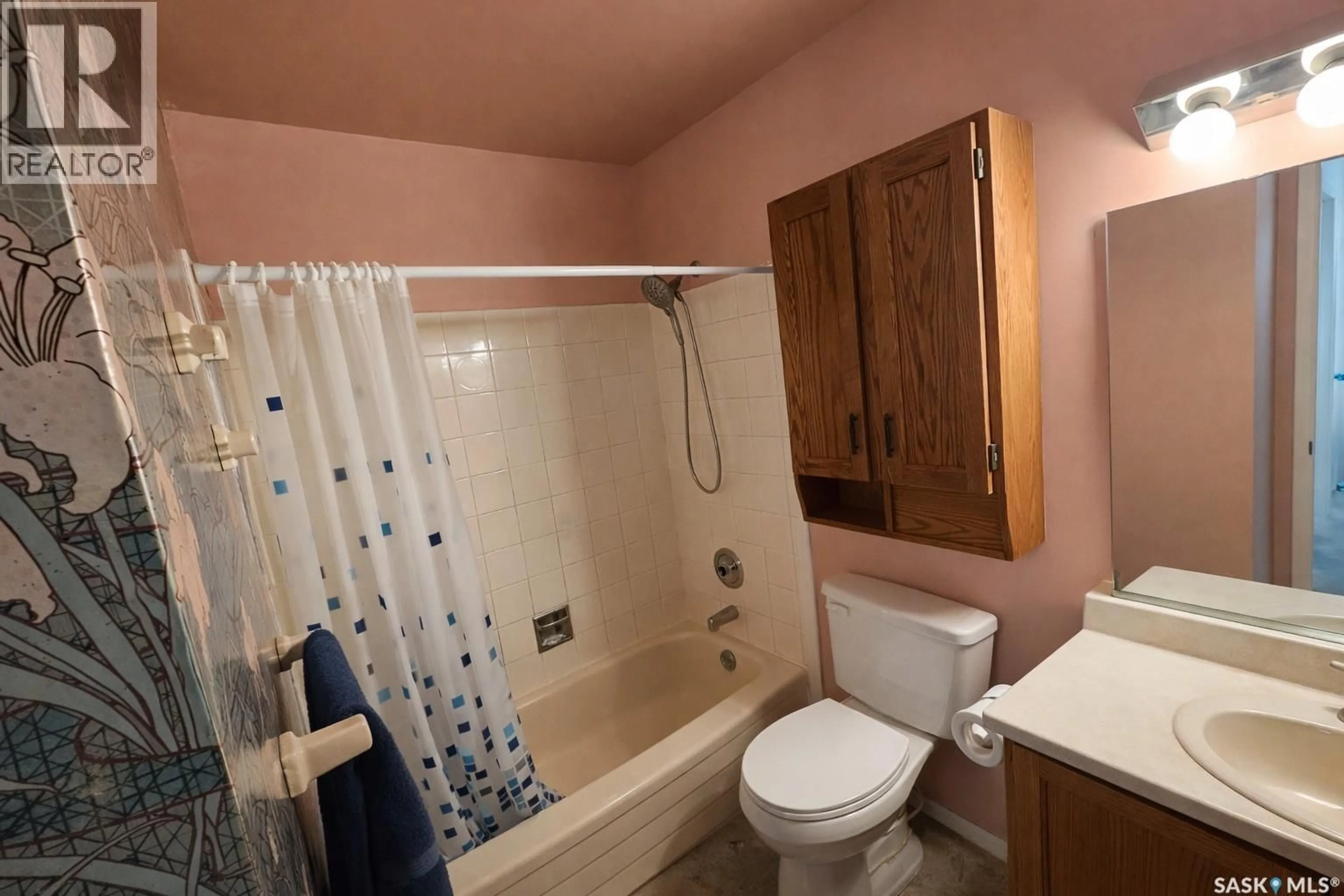 Standard bathroom, ceramic/tile floor for 5003 NEWPORT ROAD, Regina Saskatchewan S4S7A5