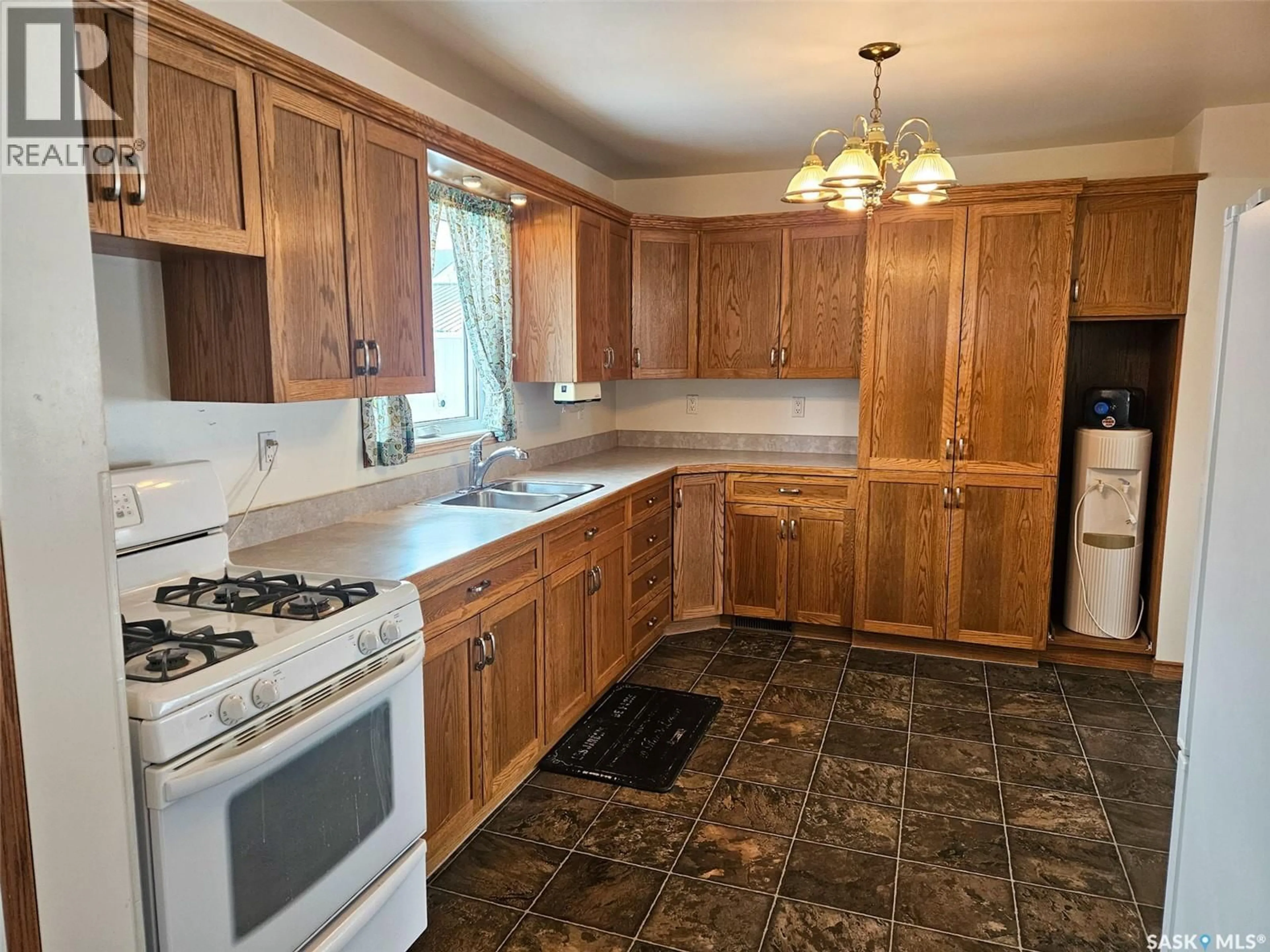 Standard kitchen, unknown for 248 BANNER STREET, Pennant Saskatchewan S0N1X0