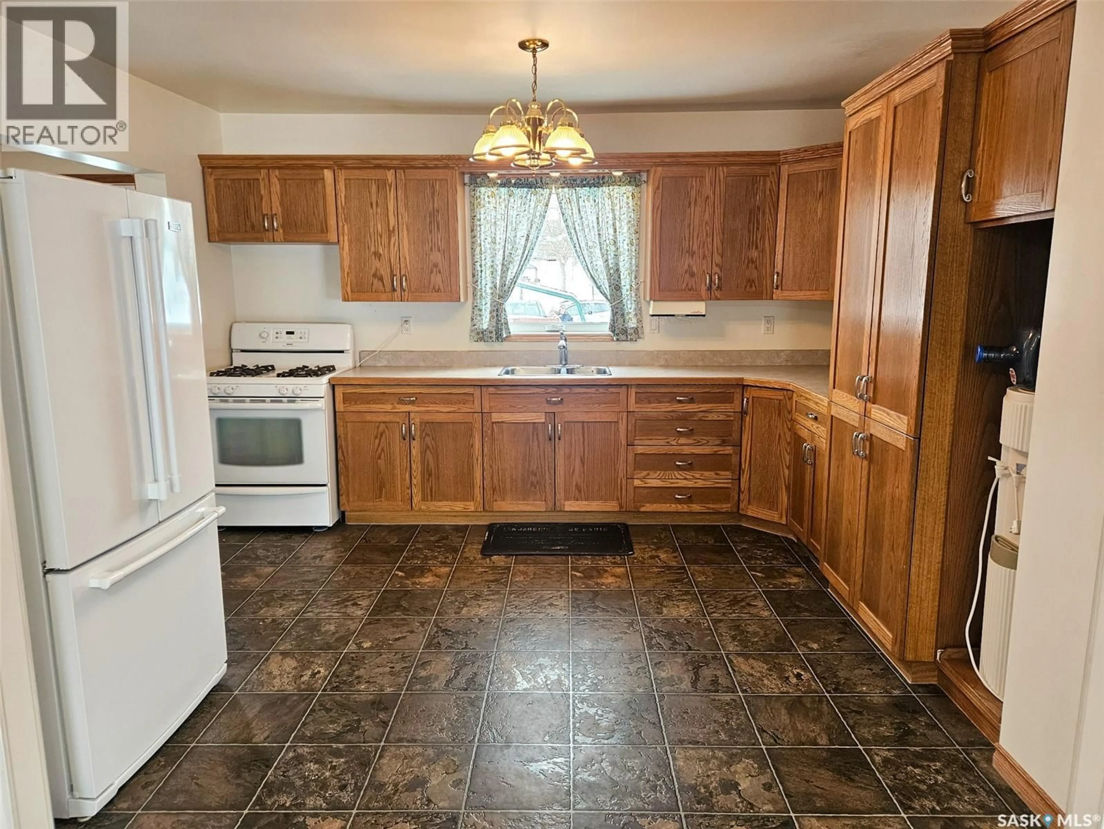 Standard kitchen, ceramic/tile floor for 248 BANNER STREET, Pennant Saskatchewan S0N1X0