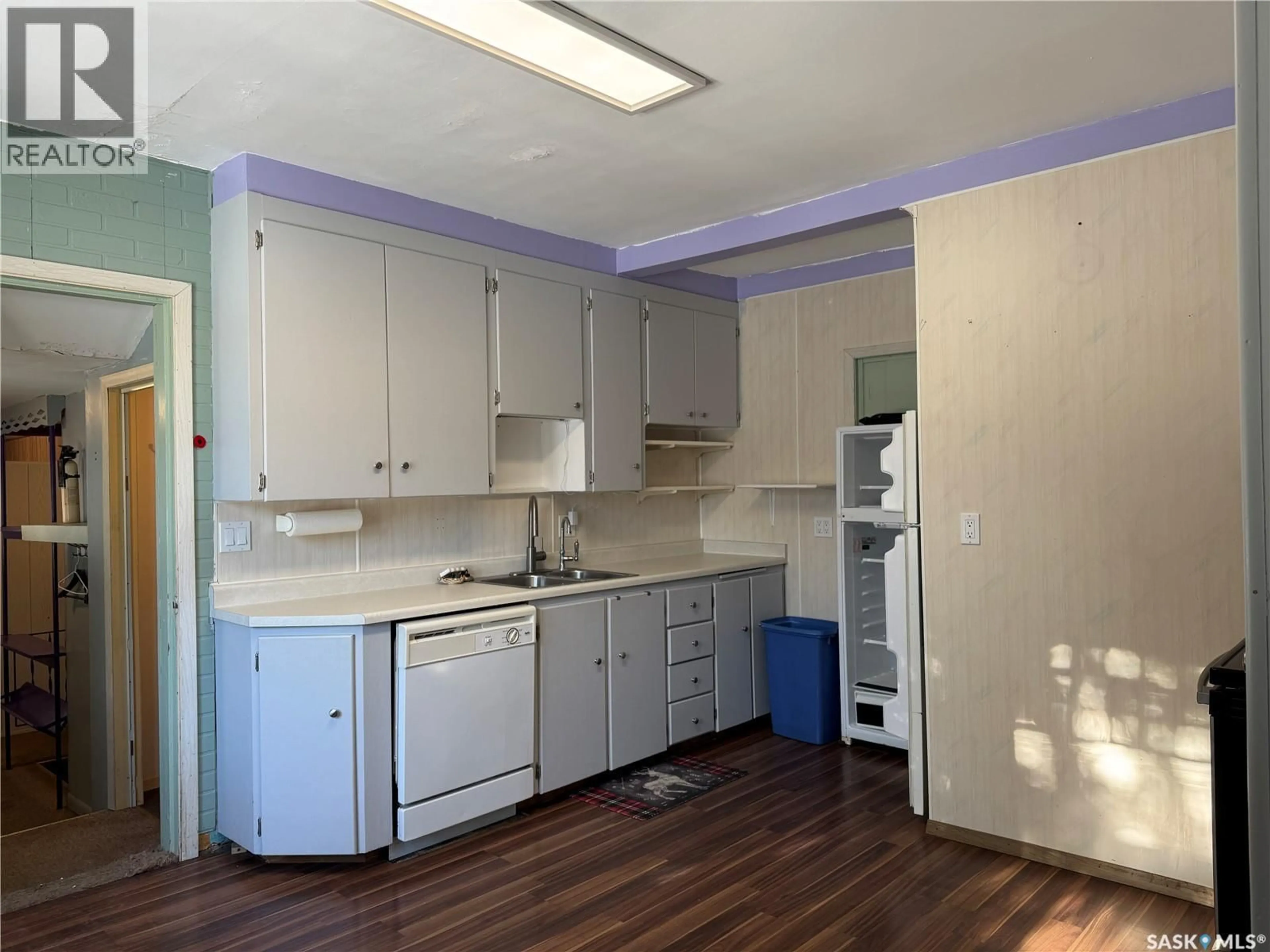 Standard kitchen, unknown for 307 1ST STREET, Wynyard Saskatchewan S0A4T0