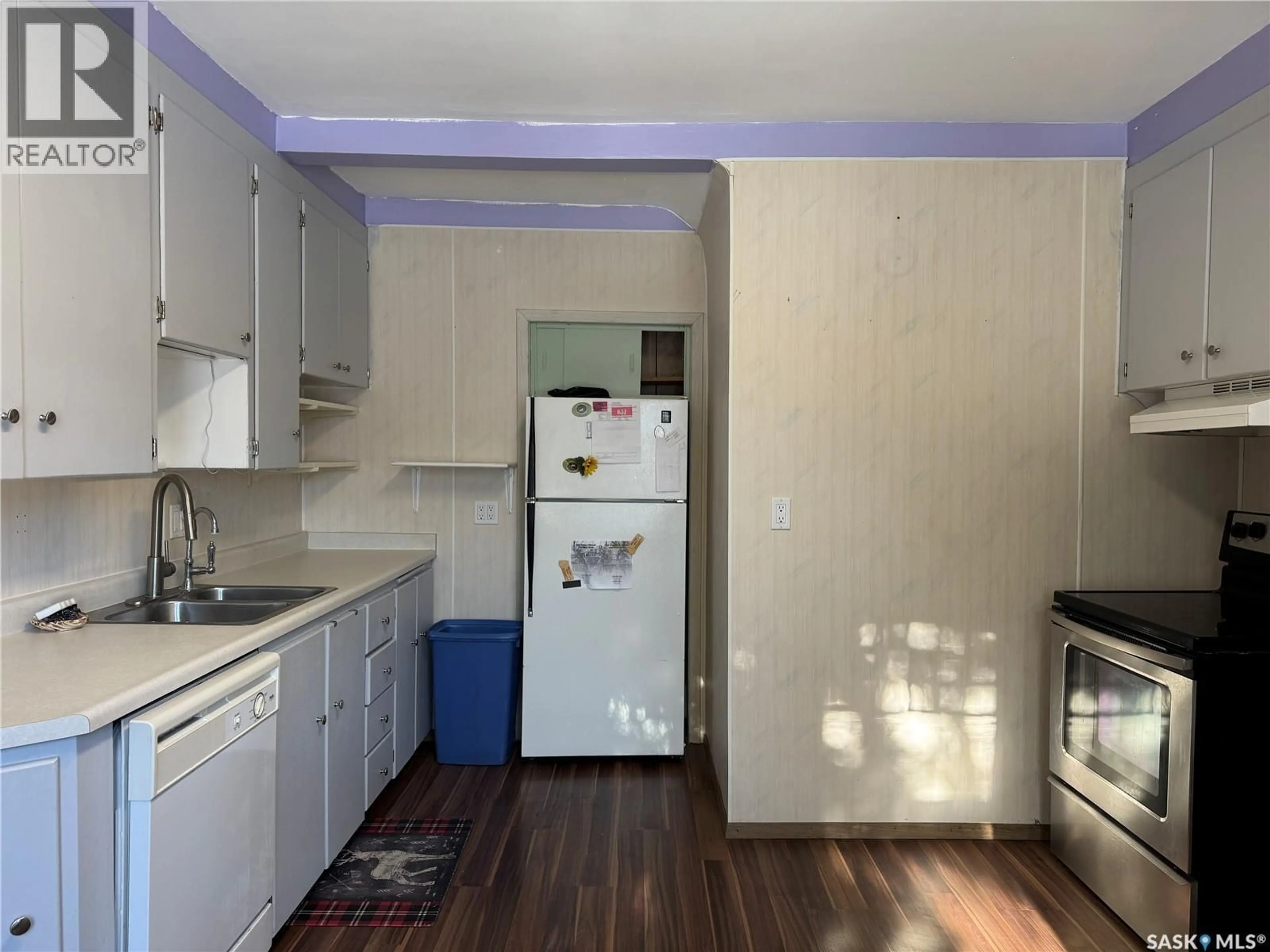 Standard kitchen, unknown for 307 1ST STREET, Wynyard Saskatchewan S0A4T0