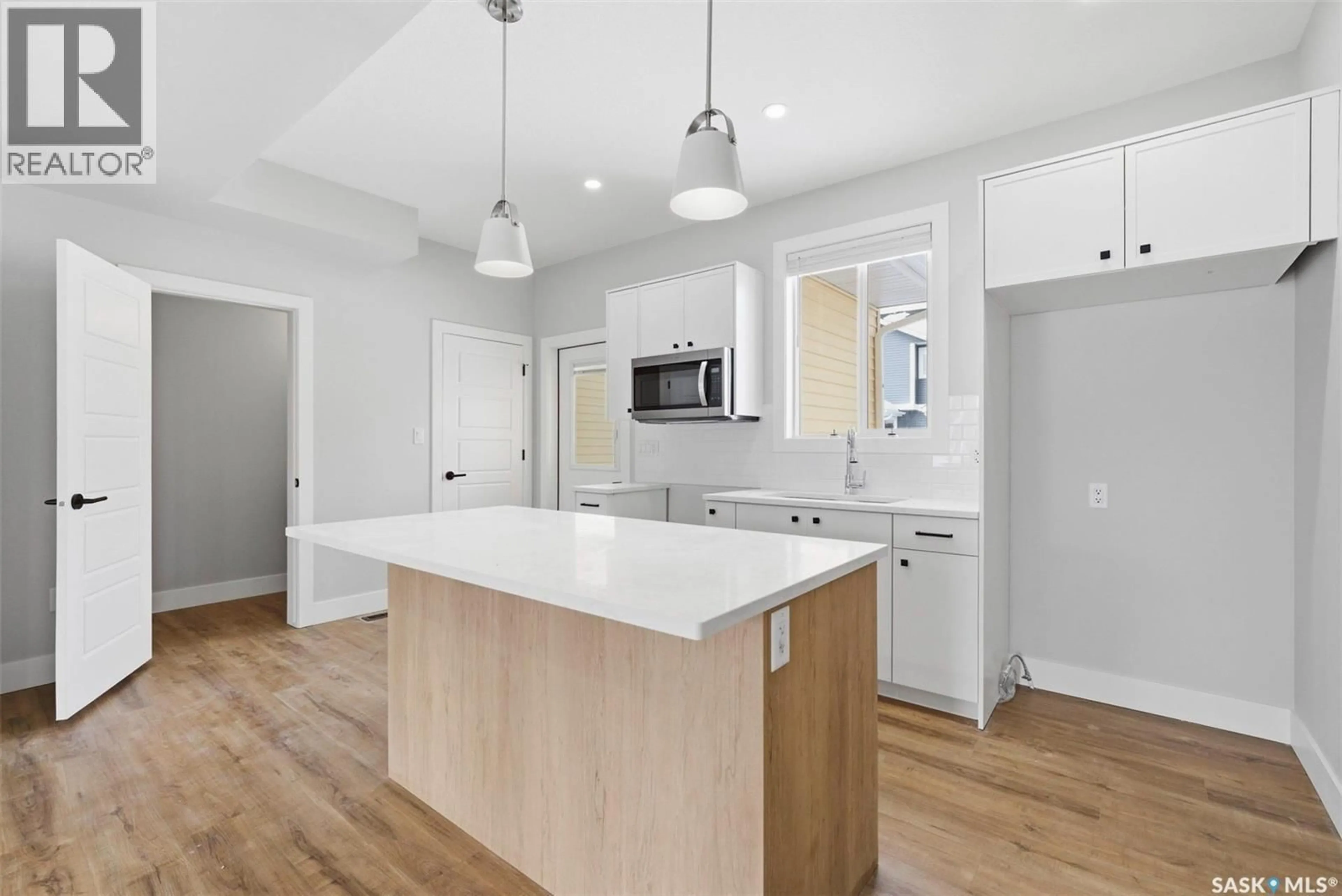 Open concept kitchen, unknown for 137 3220 11TH STREET, Saskatoon Saskatchewan S7M5M4