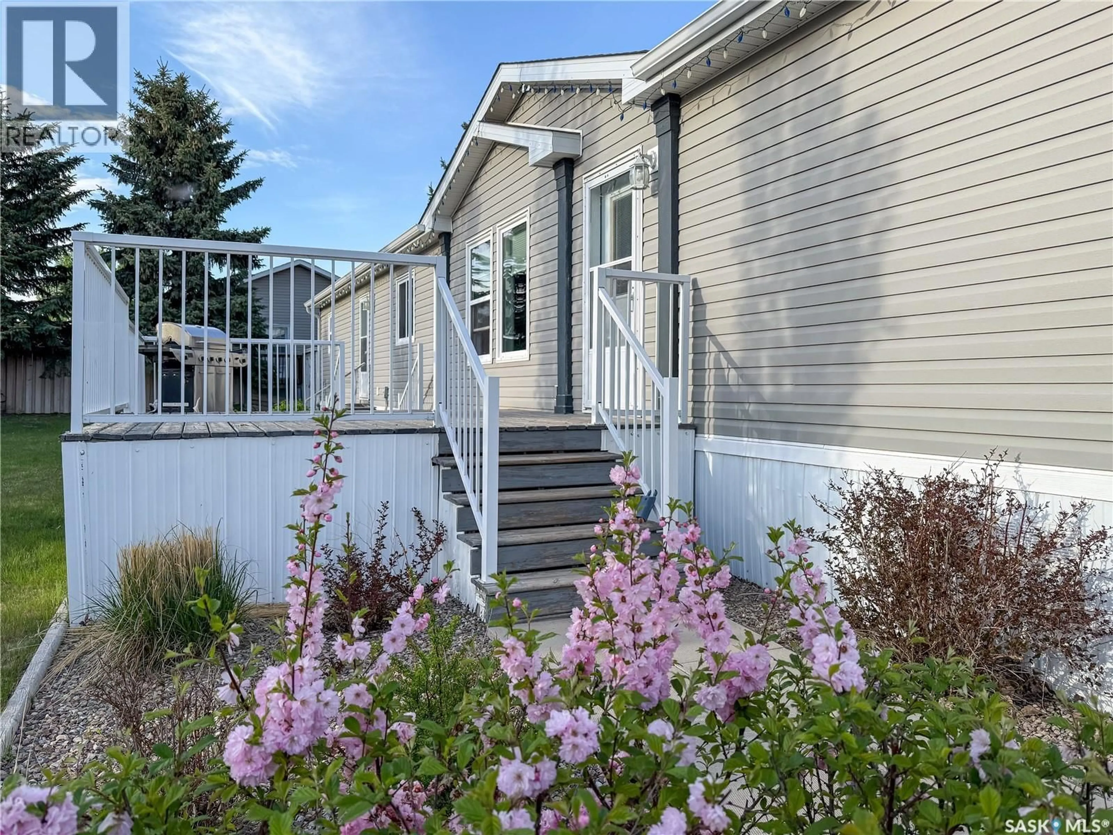 Home with vinyl exterior material, street for 89 PRAIRIE SUN COURT, Swift Current Saskatchewan S9H3X6