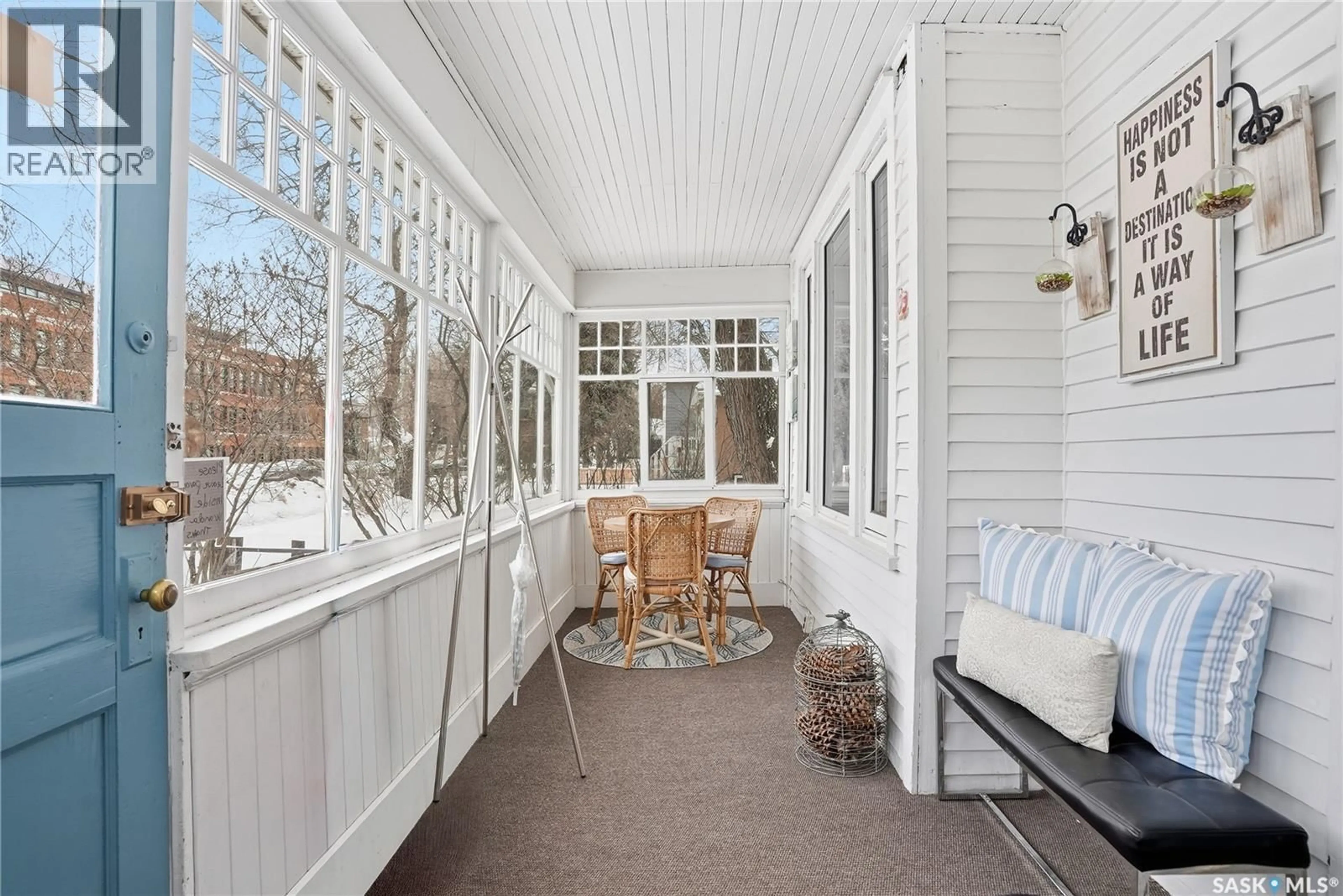 Patio, street for 923 7TH AVENUE, Saskatoon Saskatchewan S7K2V7