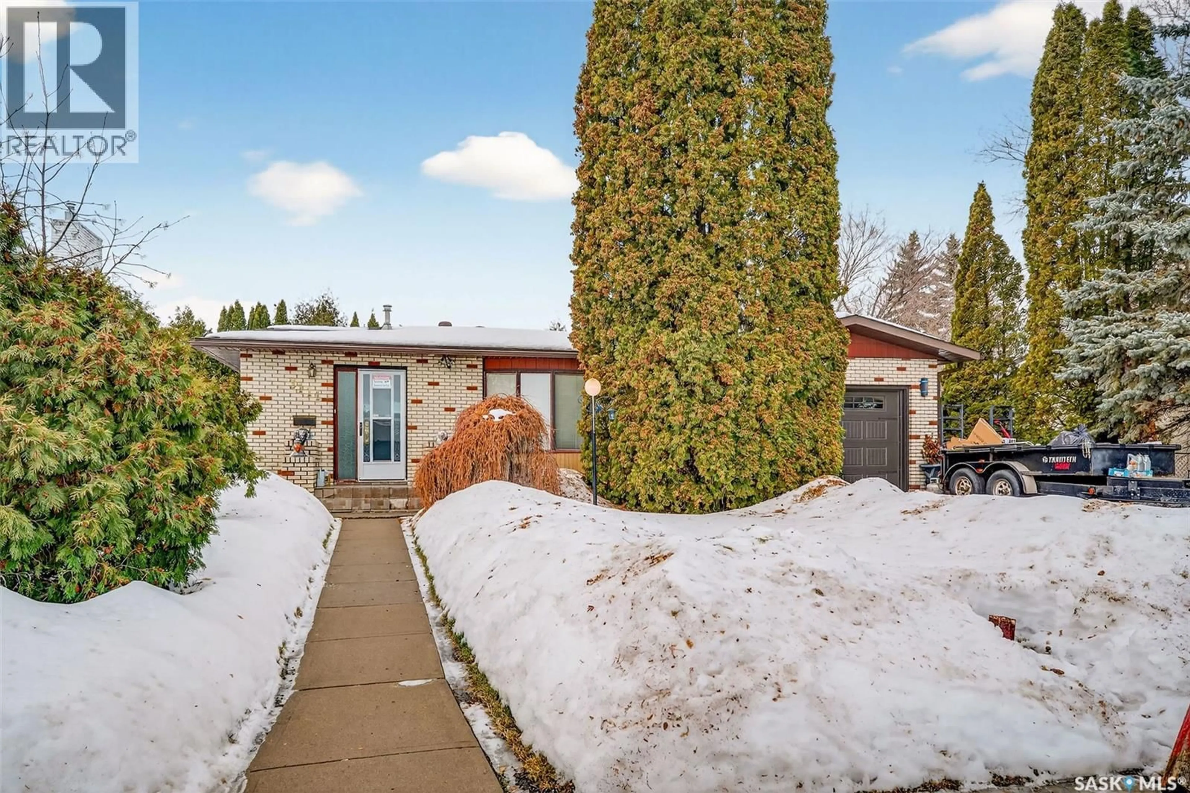 Patio, unknown for 3111 4TH AVENUE, Prince Albert Saskatchewan S6V5H1