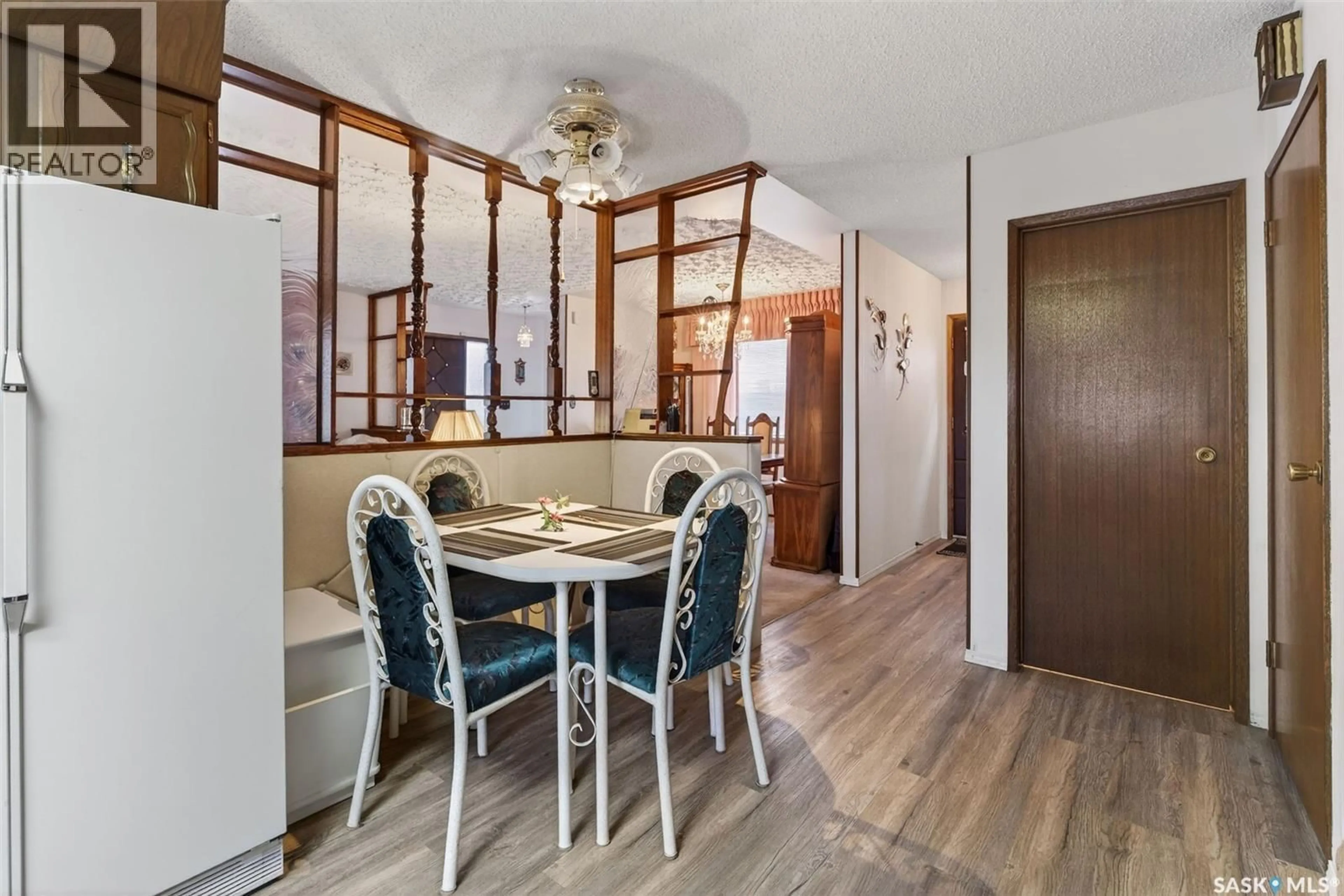 Dining room, wood/laminate floor for 3111 4TH AVENUE, Prince Albert Saskatchewan S6V5H1