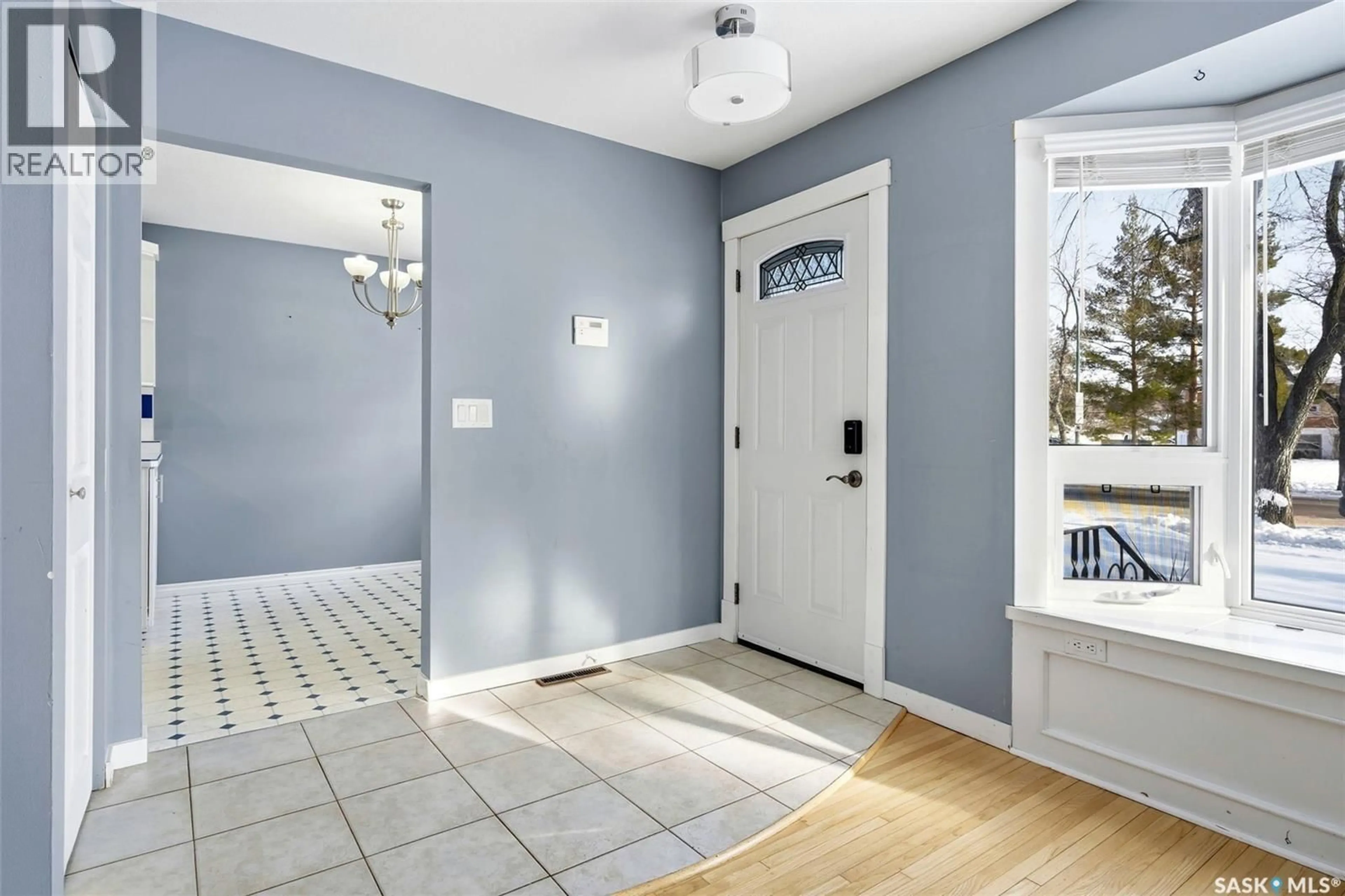 Indoor entryway for 2504 GRANT ROAD, Regina Saskatchewan S4S5E6