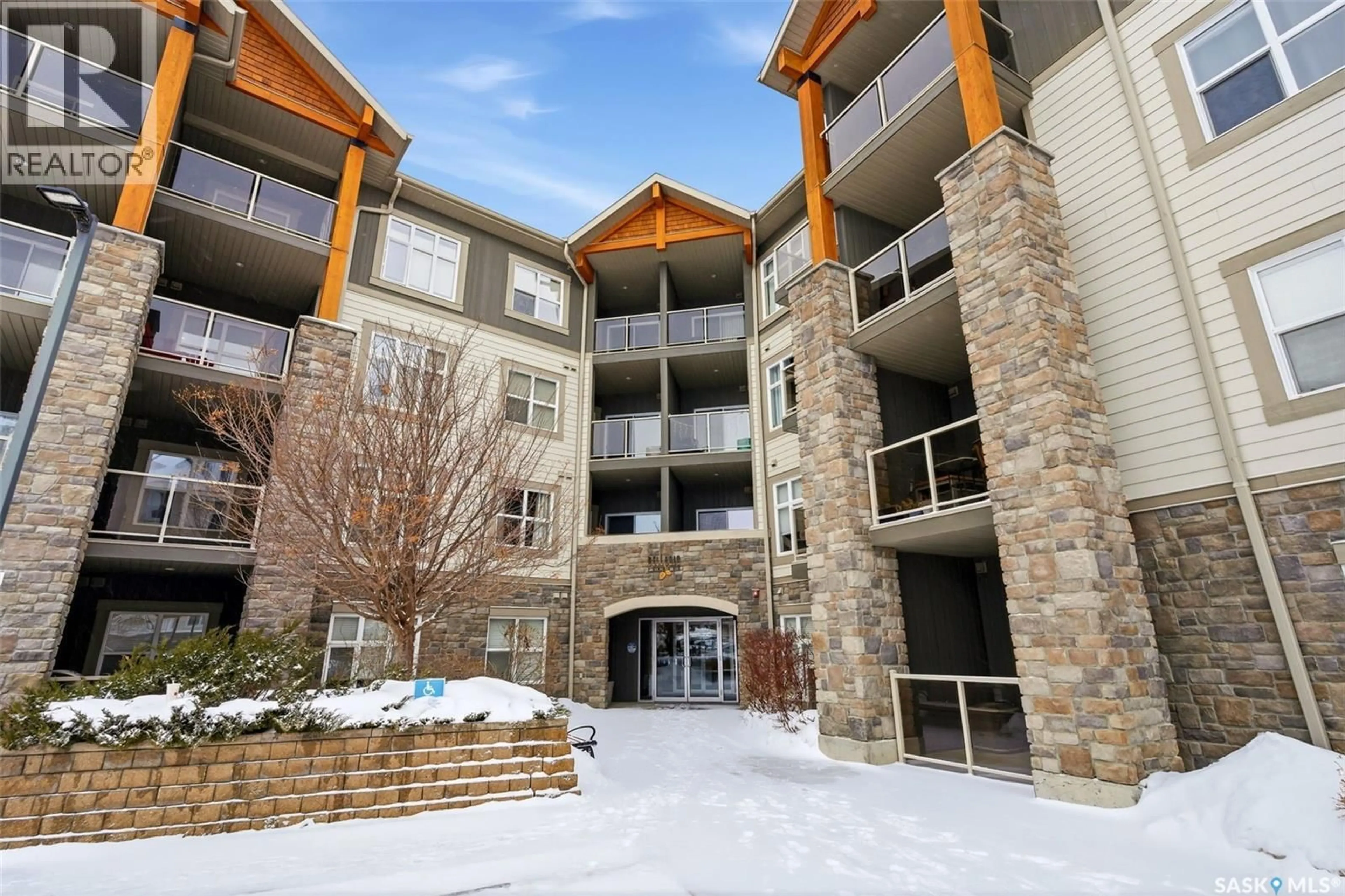 Indoor foyer for 401 - 1220 BLACKFOOT DRIVE, Regina Saskatchewan S4S6T2