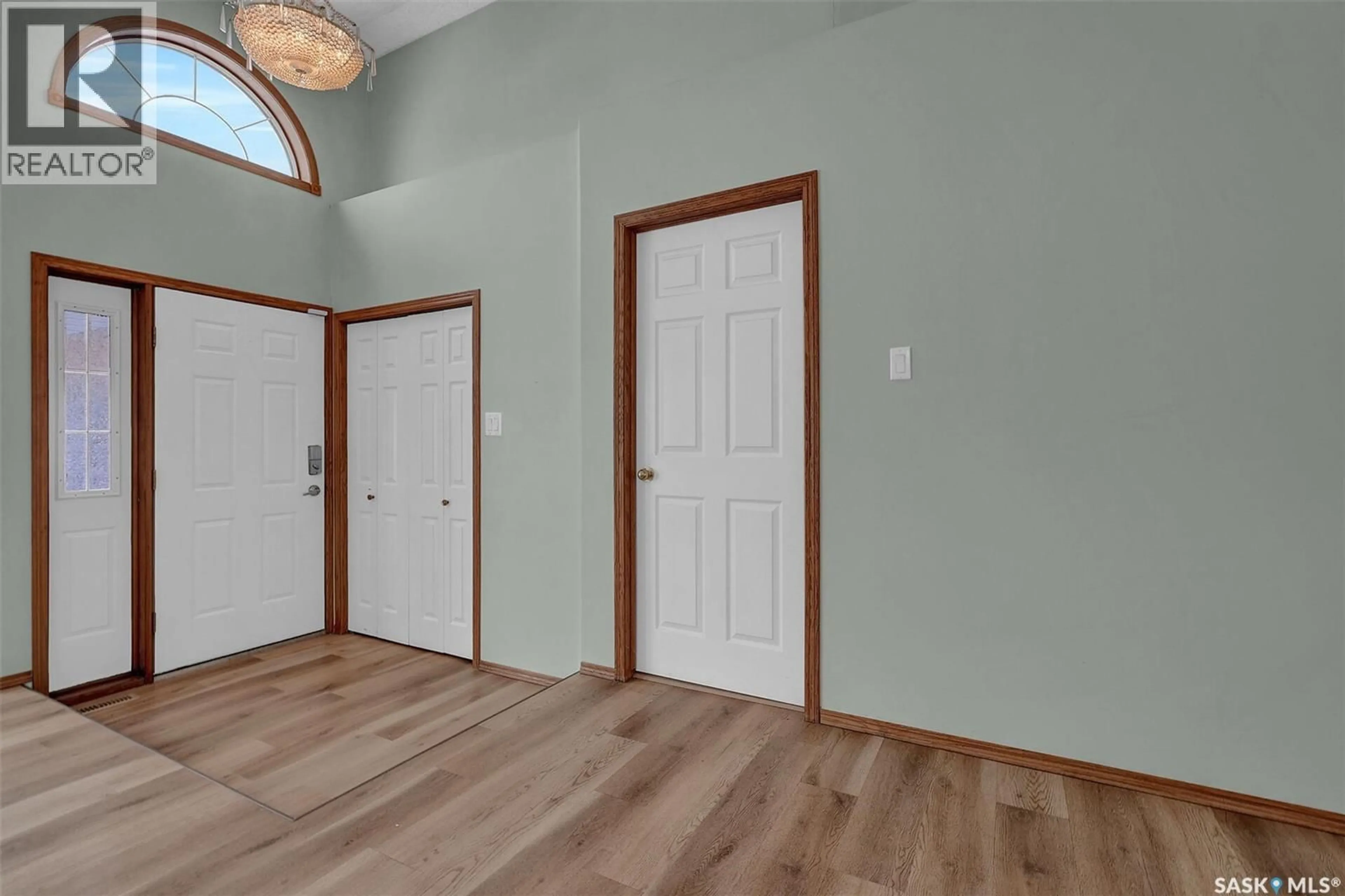 Indoor entryway for 4154 WASCANA RIDGE PLACE, Regina Saskatchewan S4V2S1