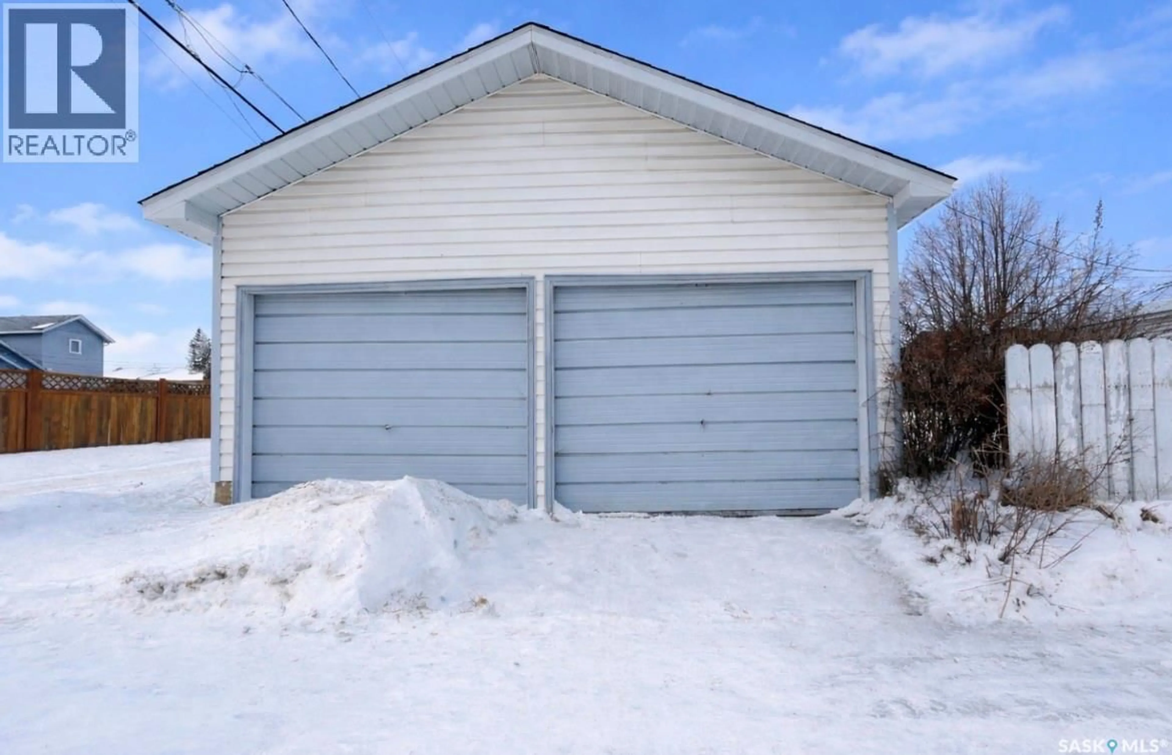 Indoor garage for 600 MAPLE ROAD, Nipawin Saskatchewan S0E1E0