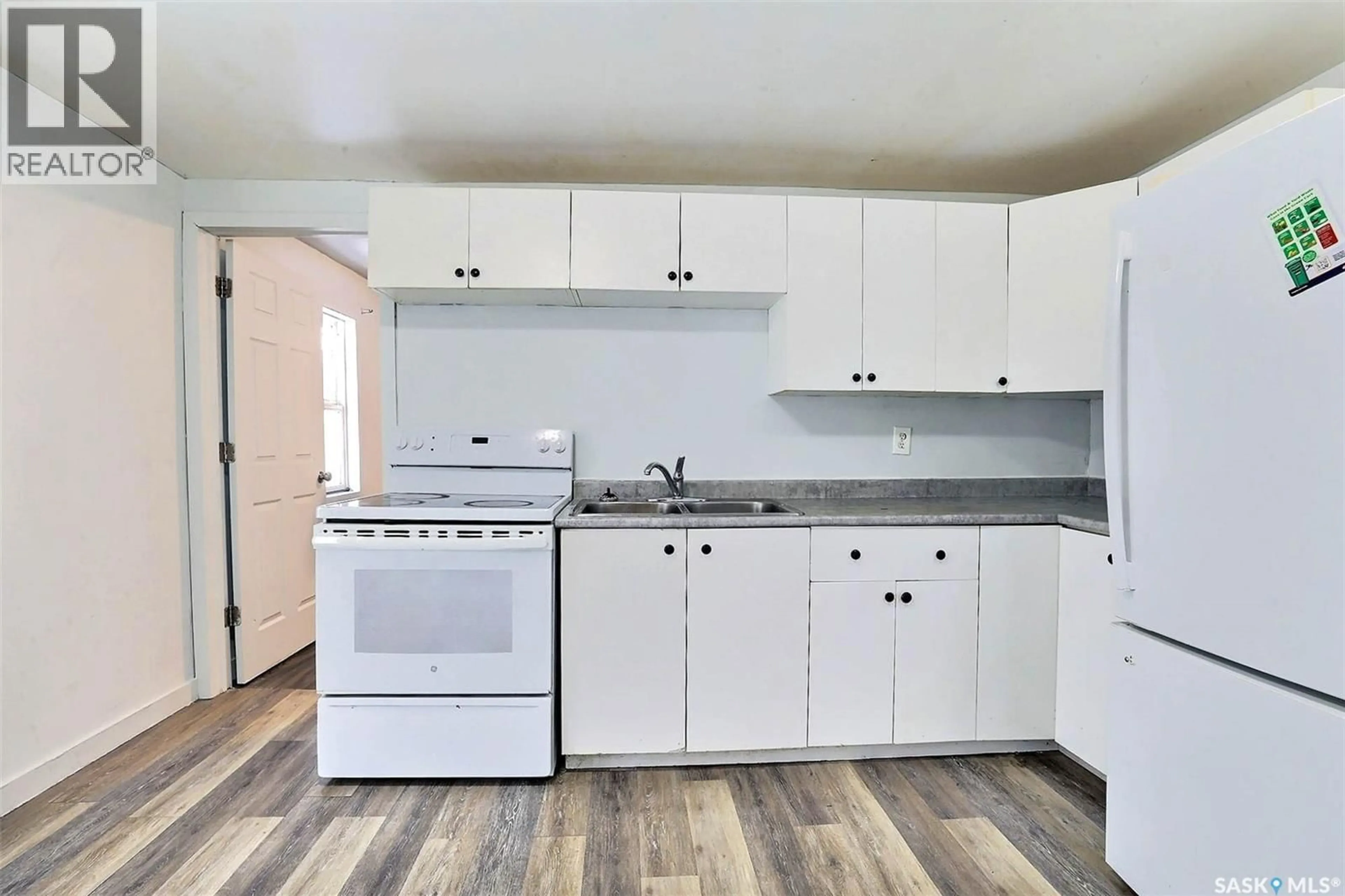 Standard kitchen, unknown for 370 WASCANA STREET, Regina Saskatchewan S4R4H9