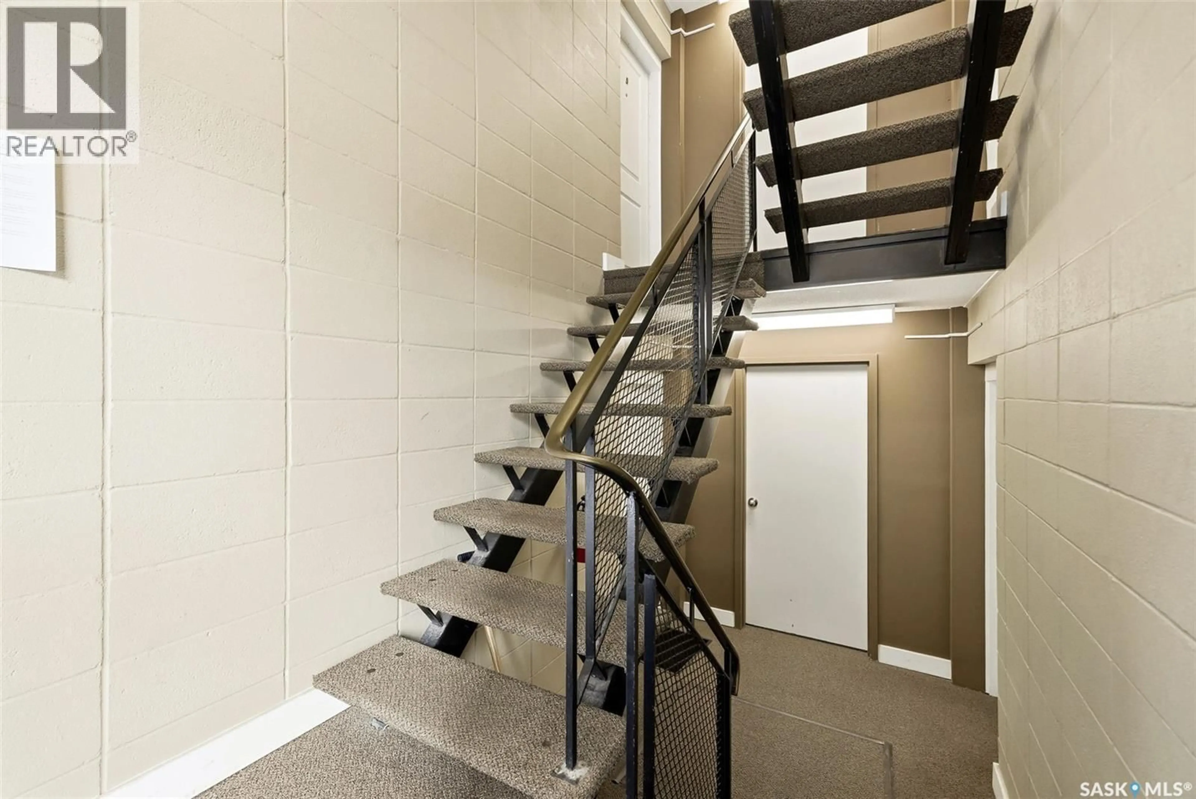 Stairs for 5 2125 LORNE STREET, Regina Saskatchewan S4P2M6